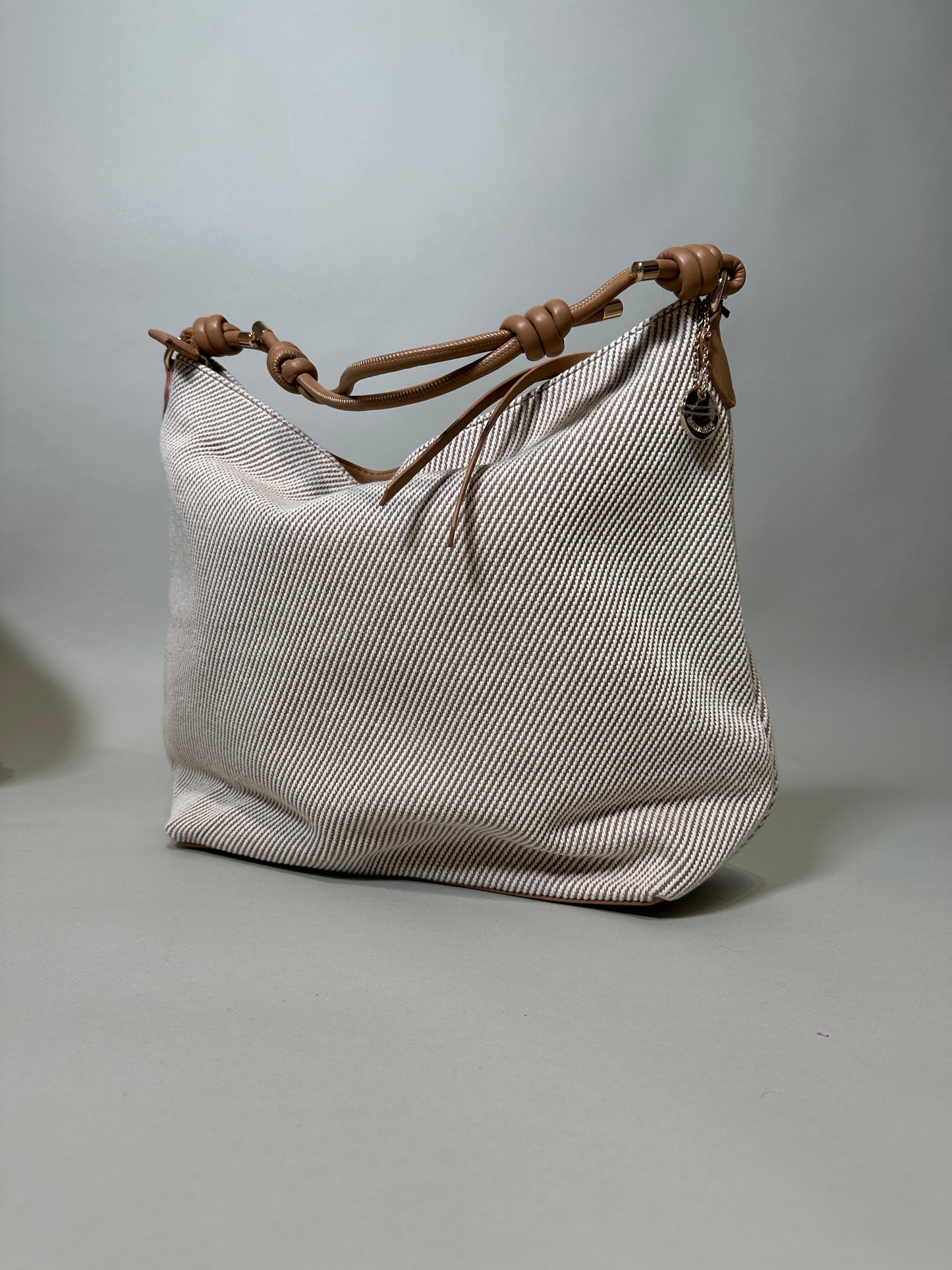 tasche in beige und wollweiß