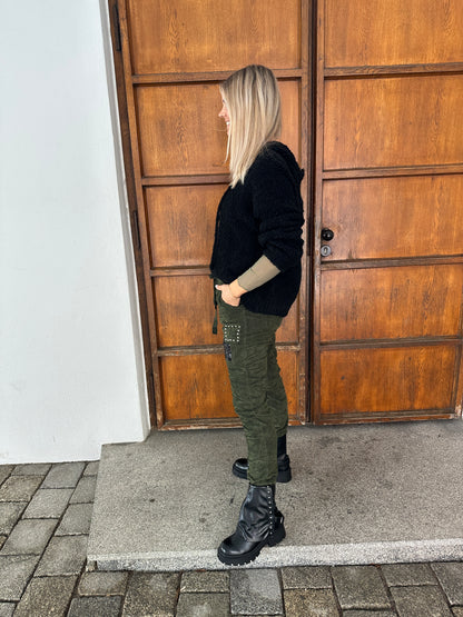 Pullover in Schwarz mit Kapuze