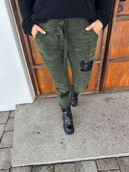 Hose in Cord in Olivgrün/Schwarz