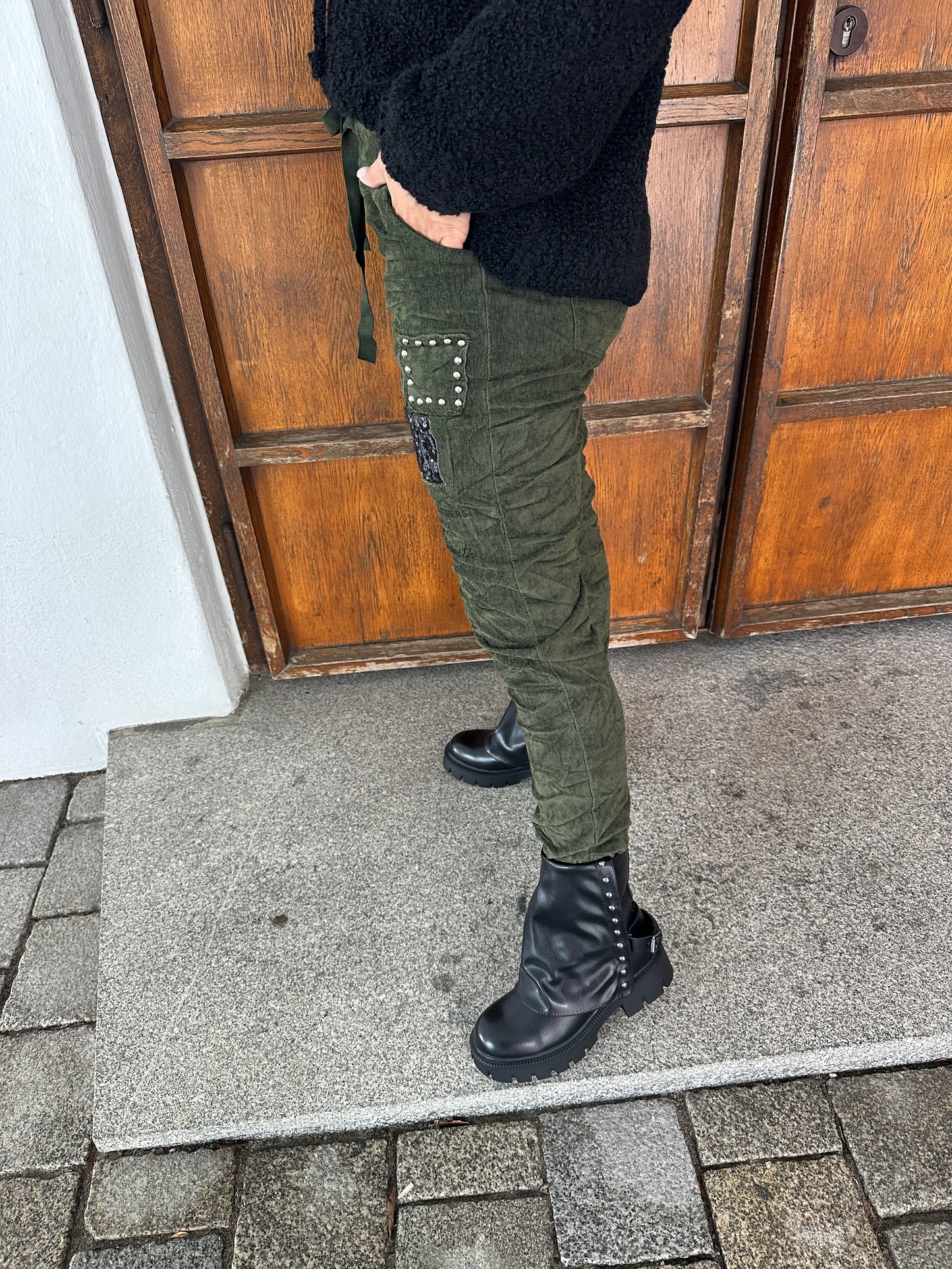 boots in schwarz mit nieten