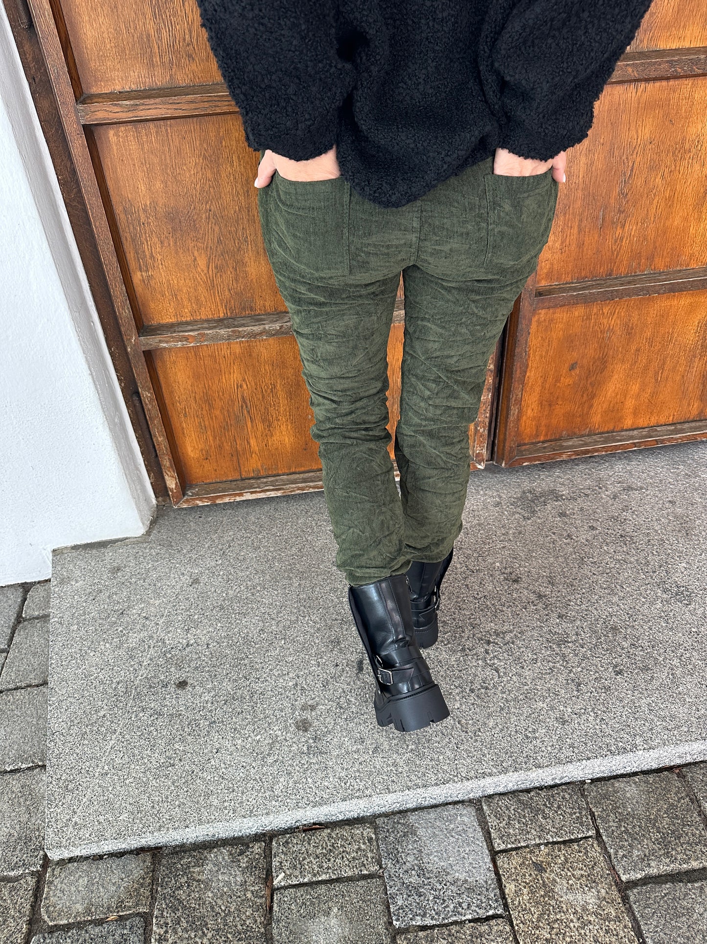 boots in schwarz mit nieten