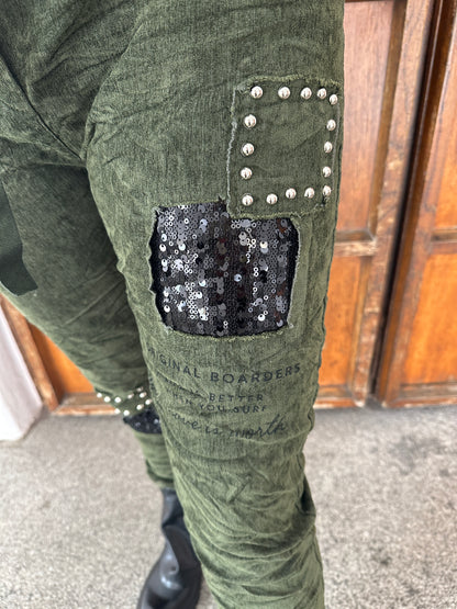 Hose in Cord in Olivgrün/Schwarz