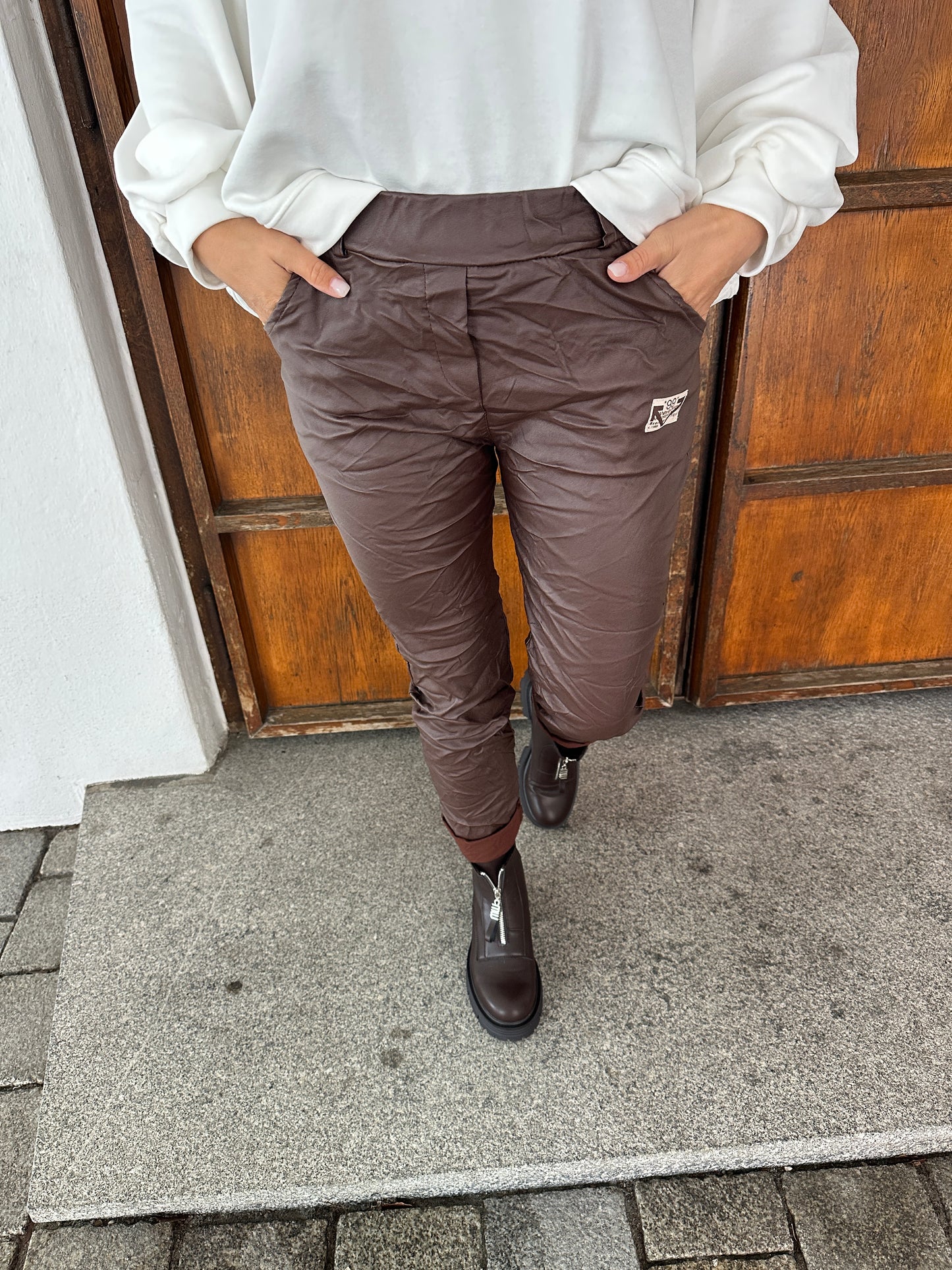 hose in leder- optik in schokobraun