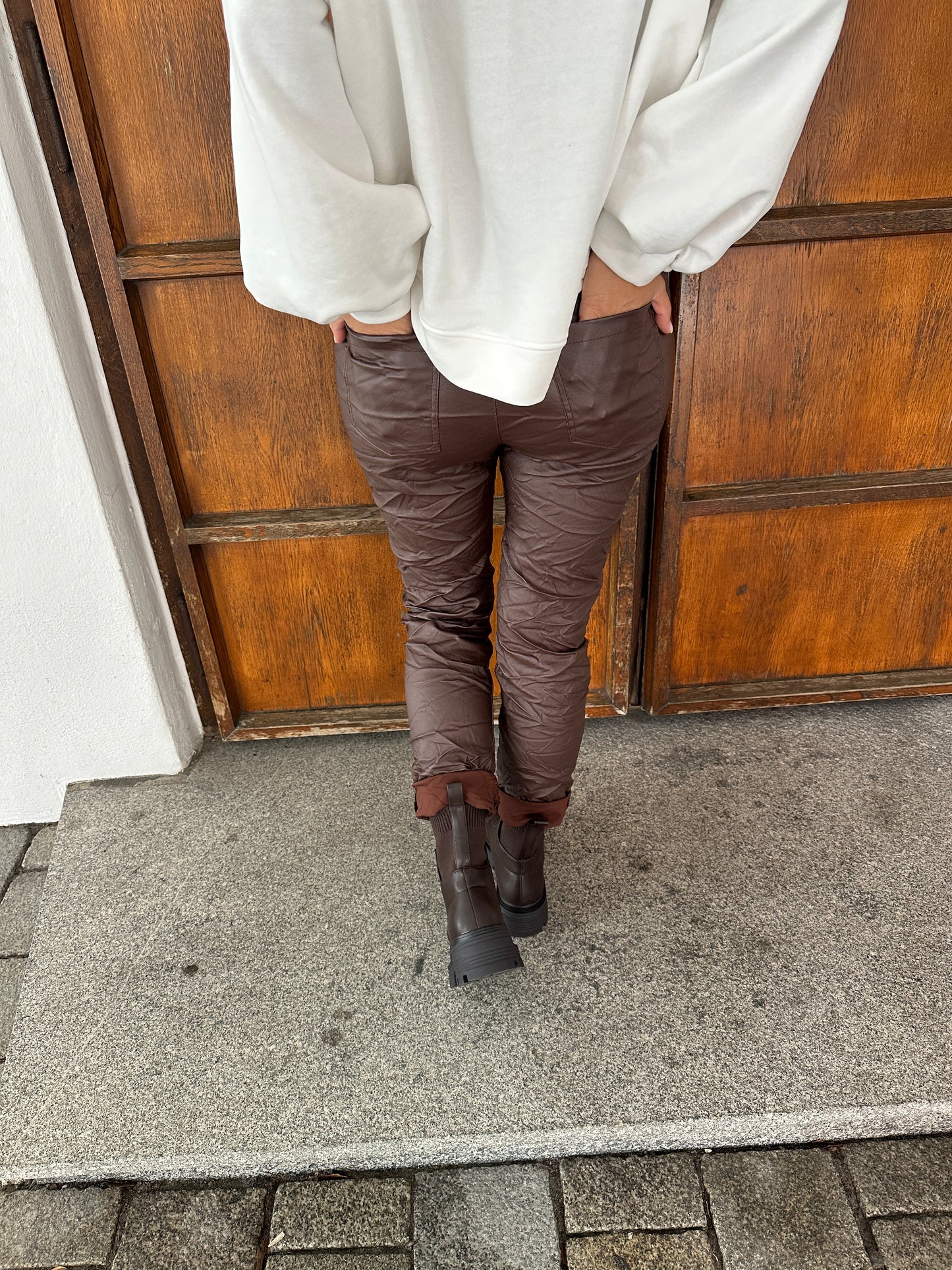 hose in leder- optik in schokobraun