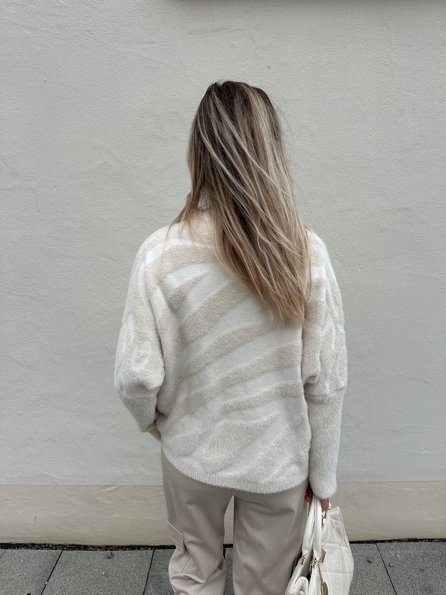 pullover in wollweiß/ beige