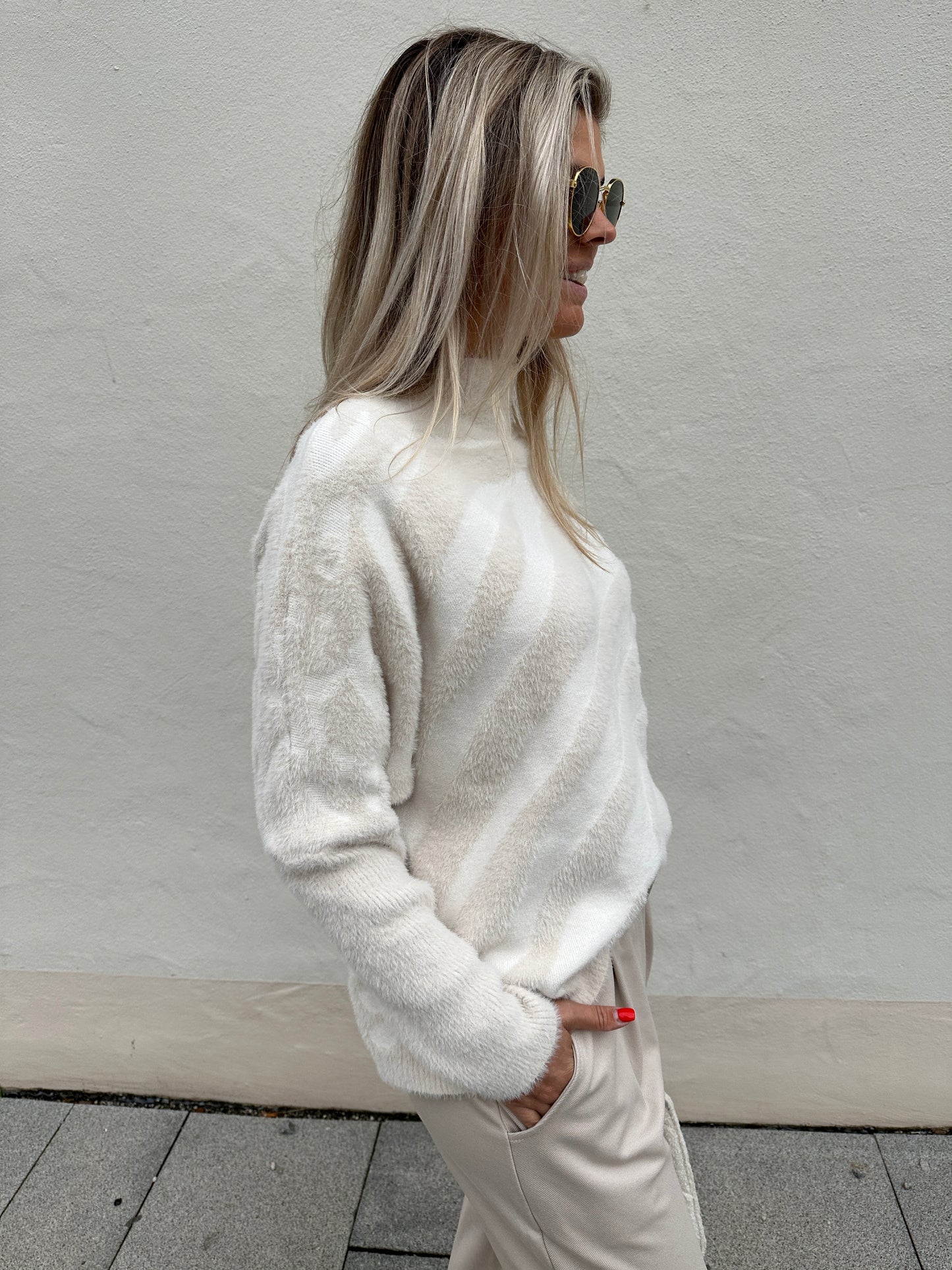 pullover in wollweiß/ beige