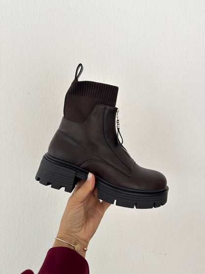 Boots in Schokobraun mit Reißverschluss vorne