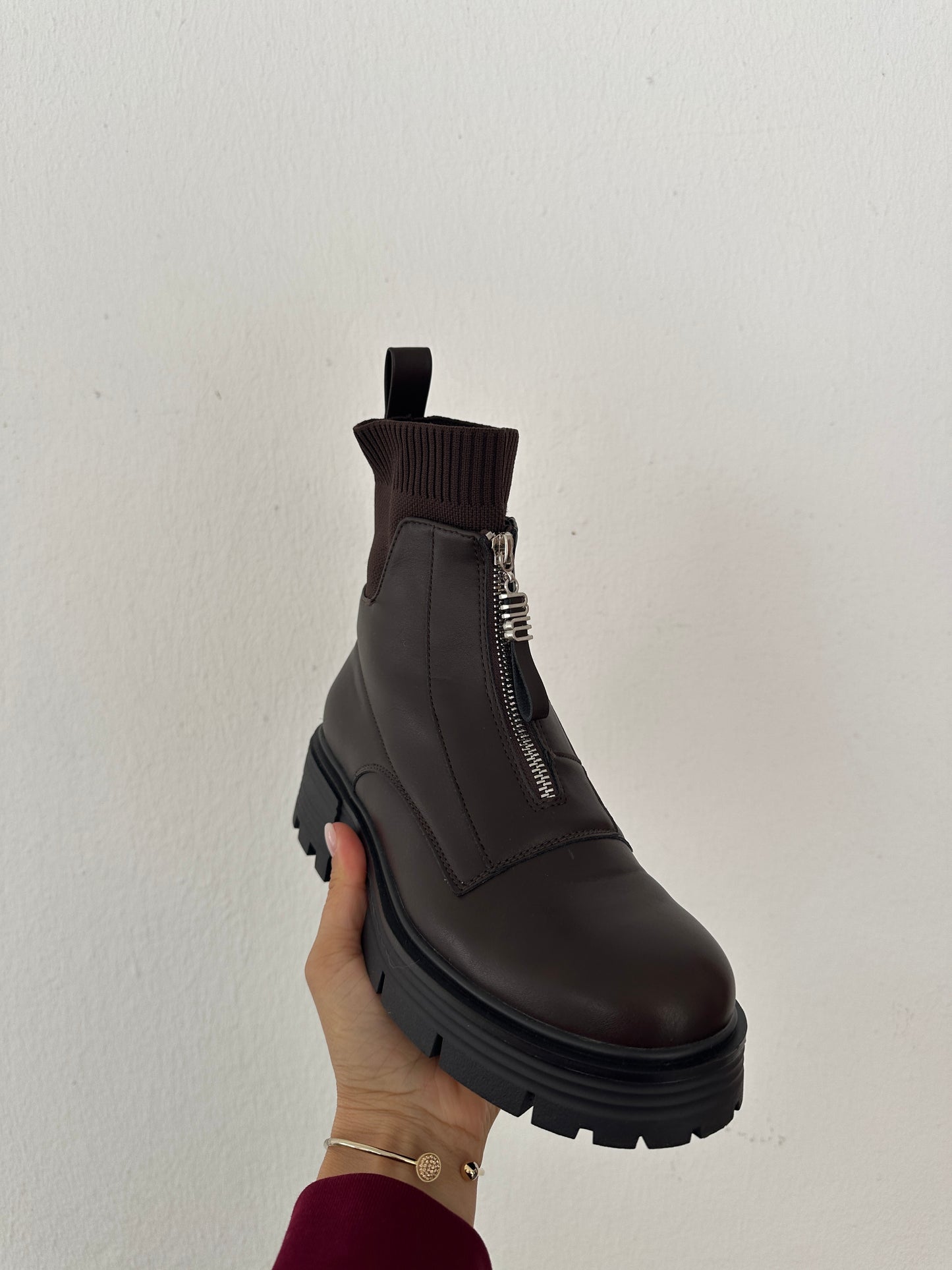 boots in schokobraun mit reißverschluss vorne