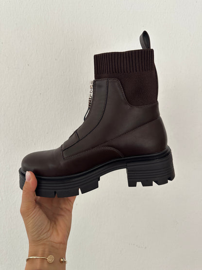 Boots in Schokobraun mit Reißverschluss vorne
