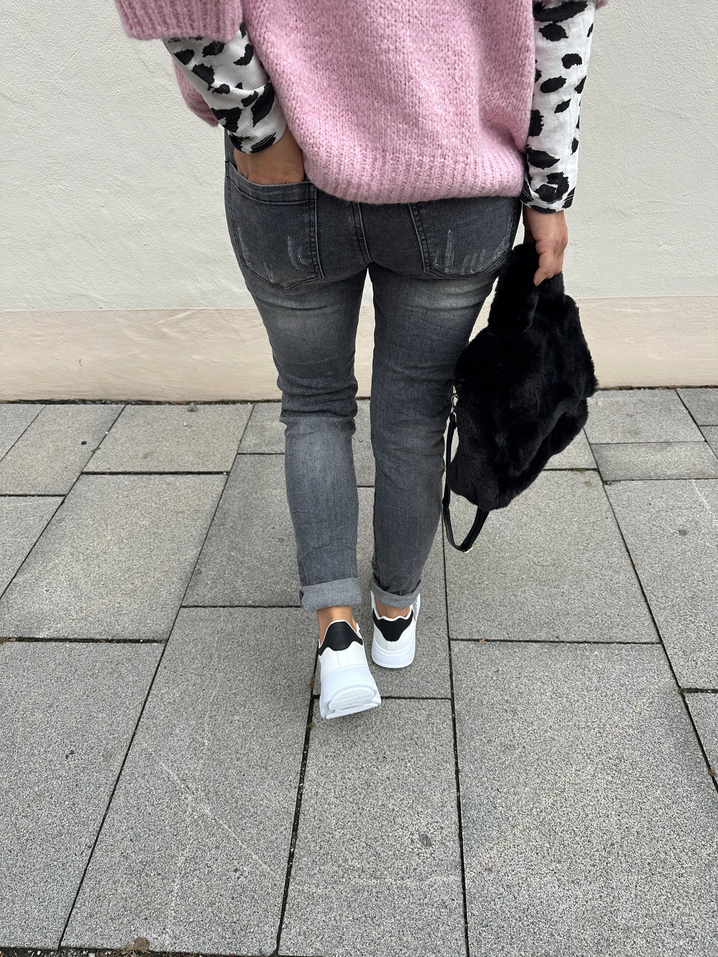 jeans in grau