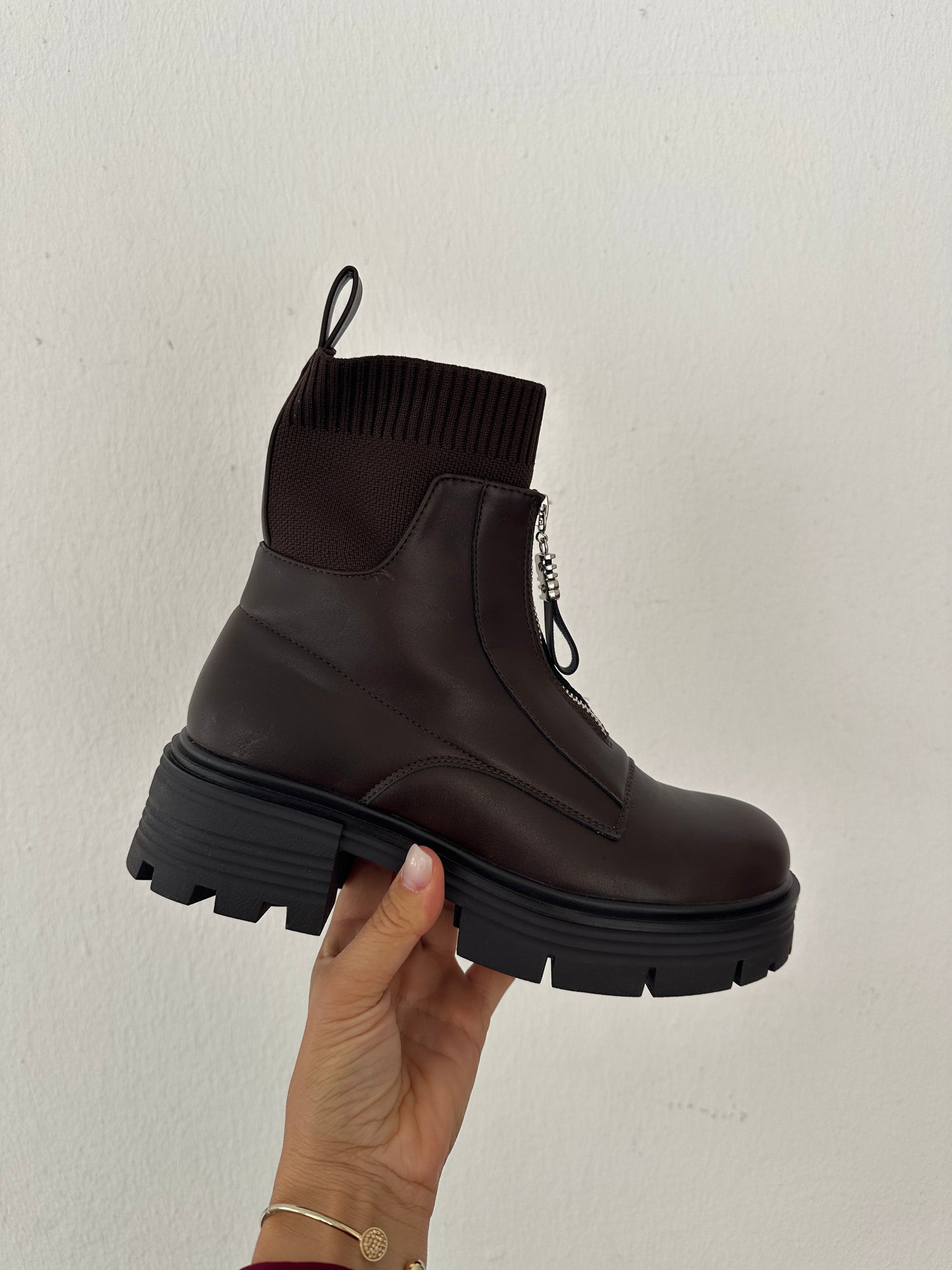 boots in schokobraun mit reißverschluss vorne