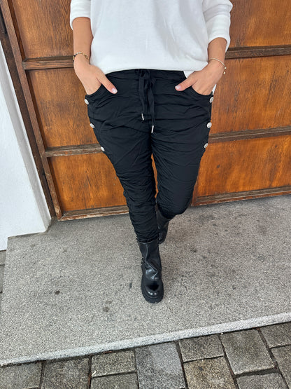 Hose in Schwarz (Satin) mit Glitzerknöpfe seitlich