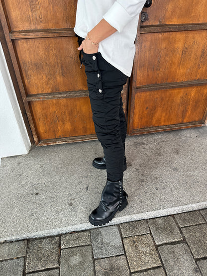 Hose in Schwarz (Satin) mit Glitzerknöpfe seitlich