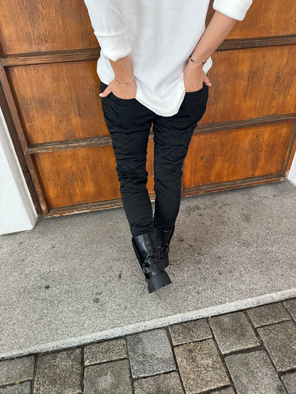 Hose in Schwarz (Satin) mit Glitzerknöpfe seitlich