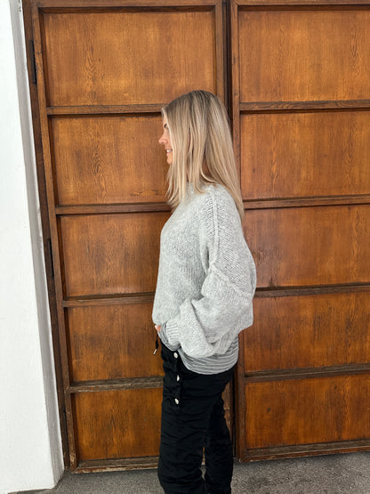 Strickpullover in Hellgrau