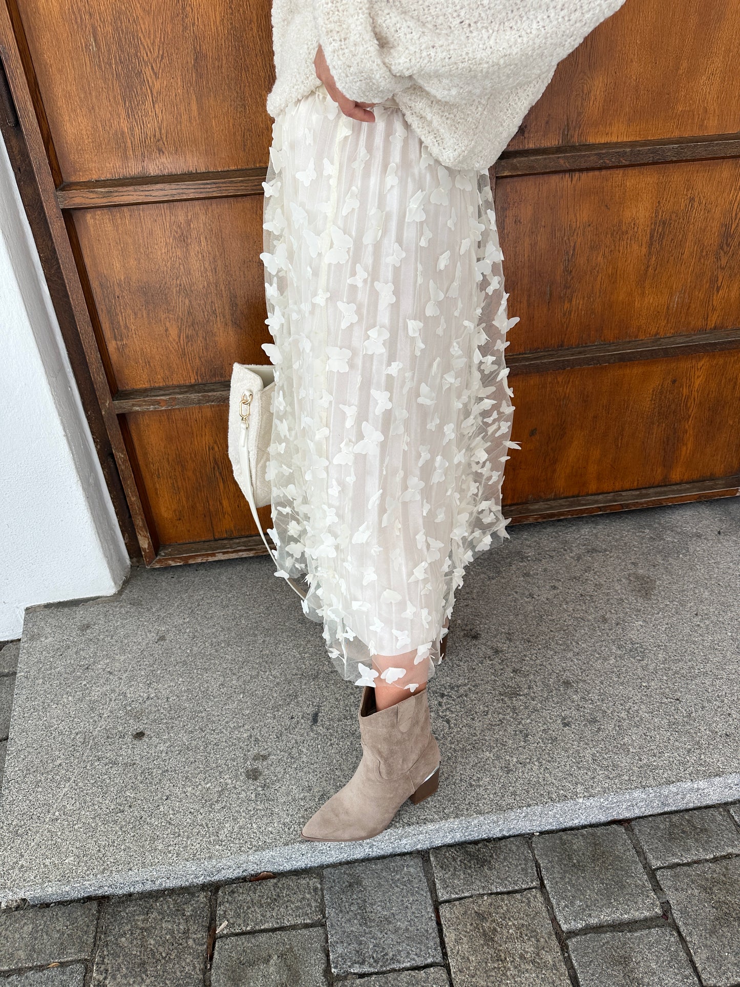 rock mit schmetterlinge in wollweiß