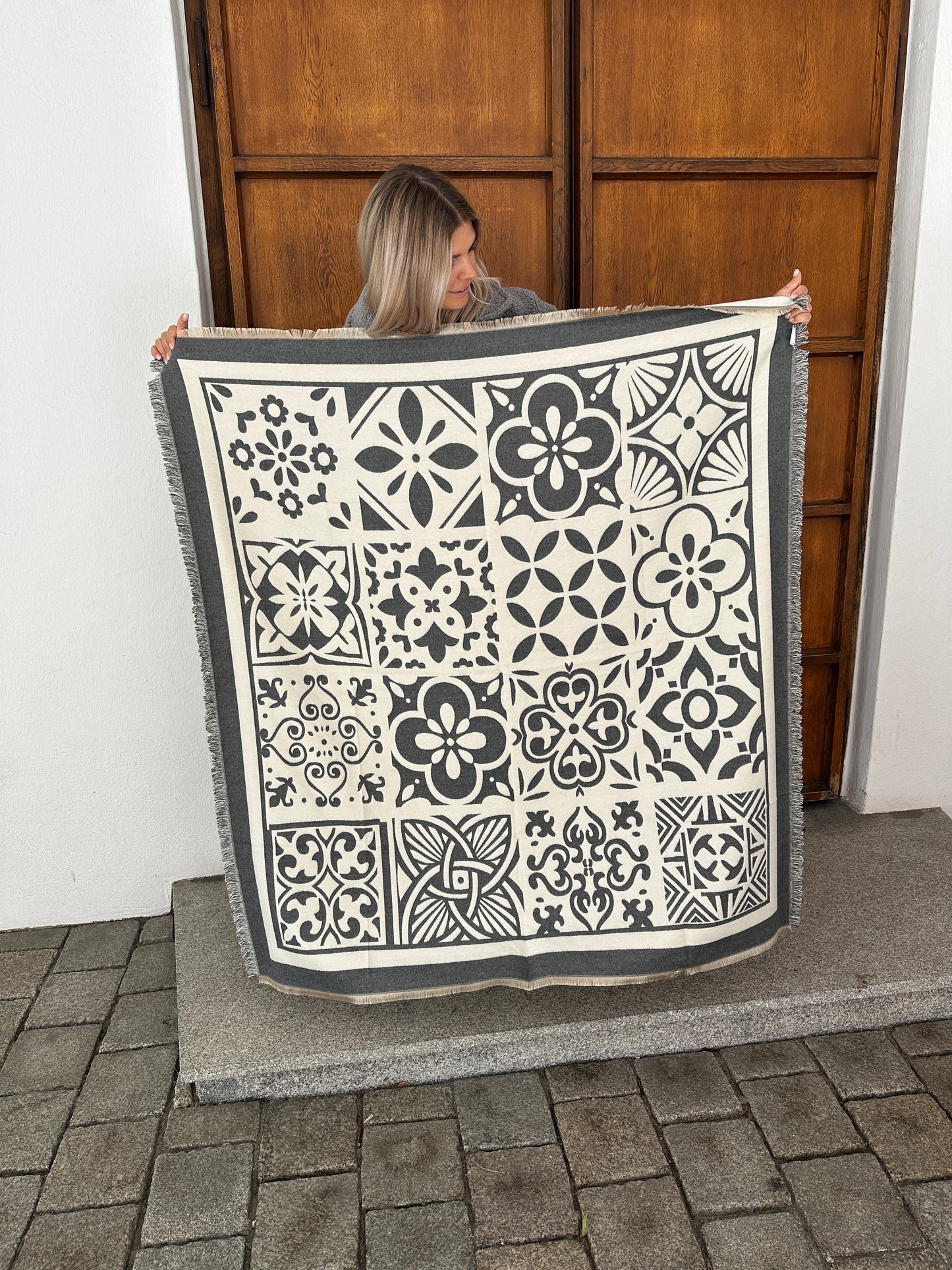 schal in grau/wollweiß