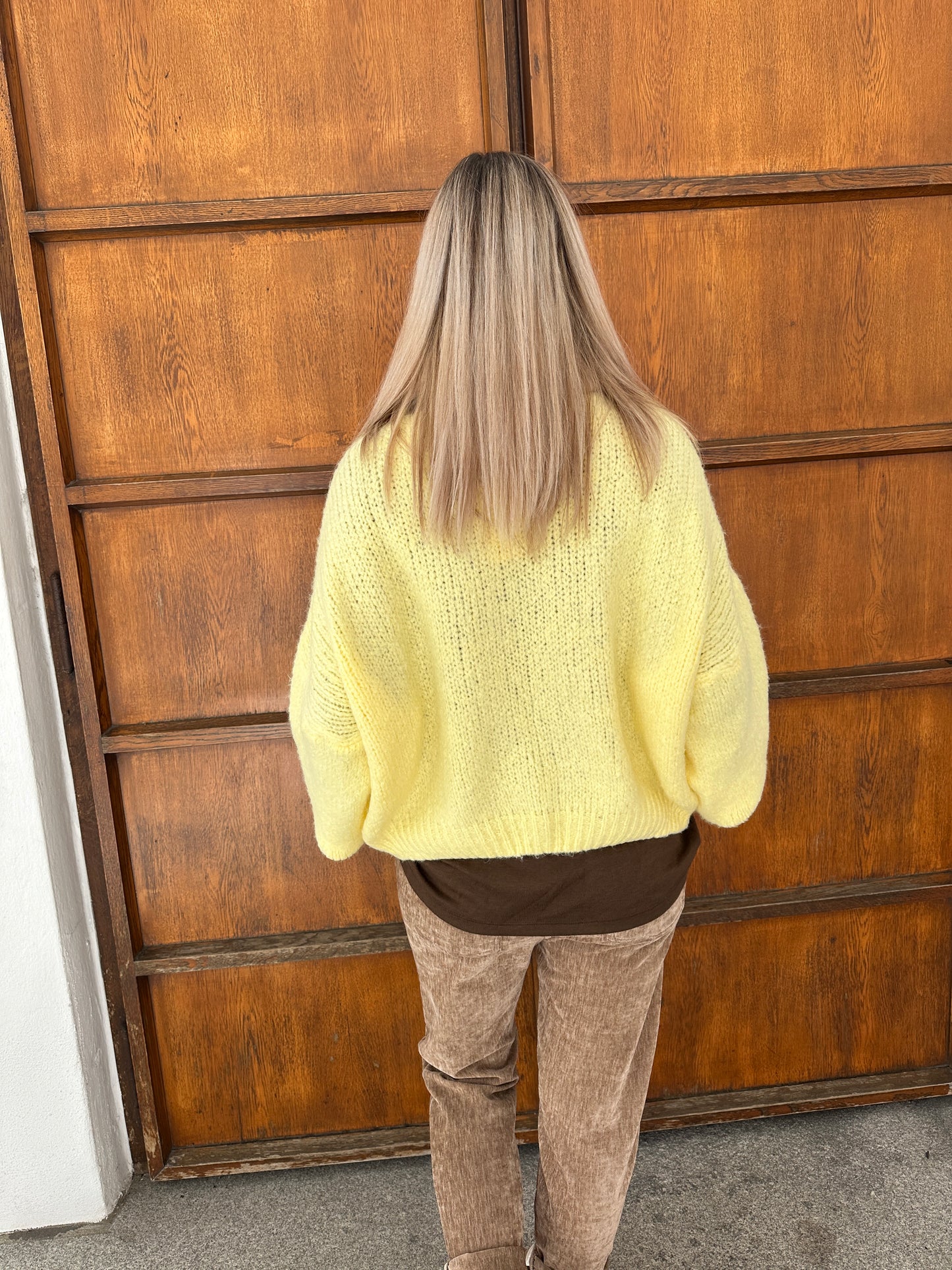 strickjacke in zitronengelb zum binden vorne