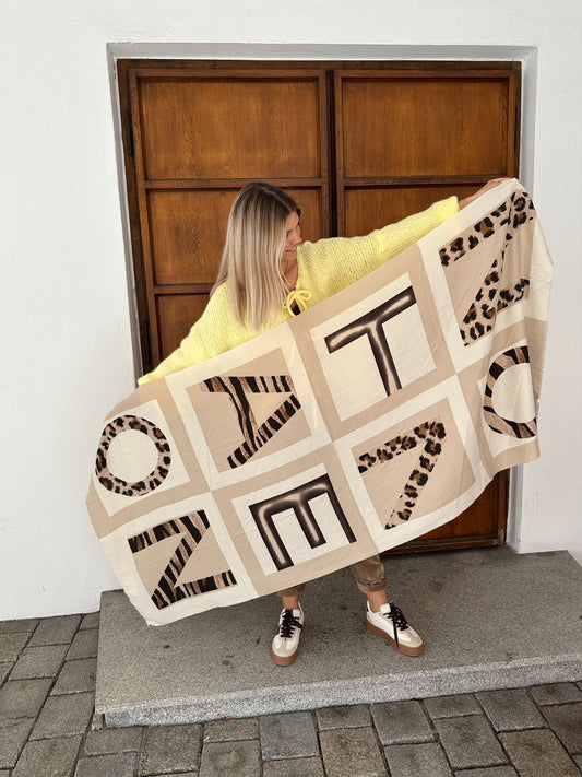 Schal in verschiedenen Brauntönen Aufdruck Love