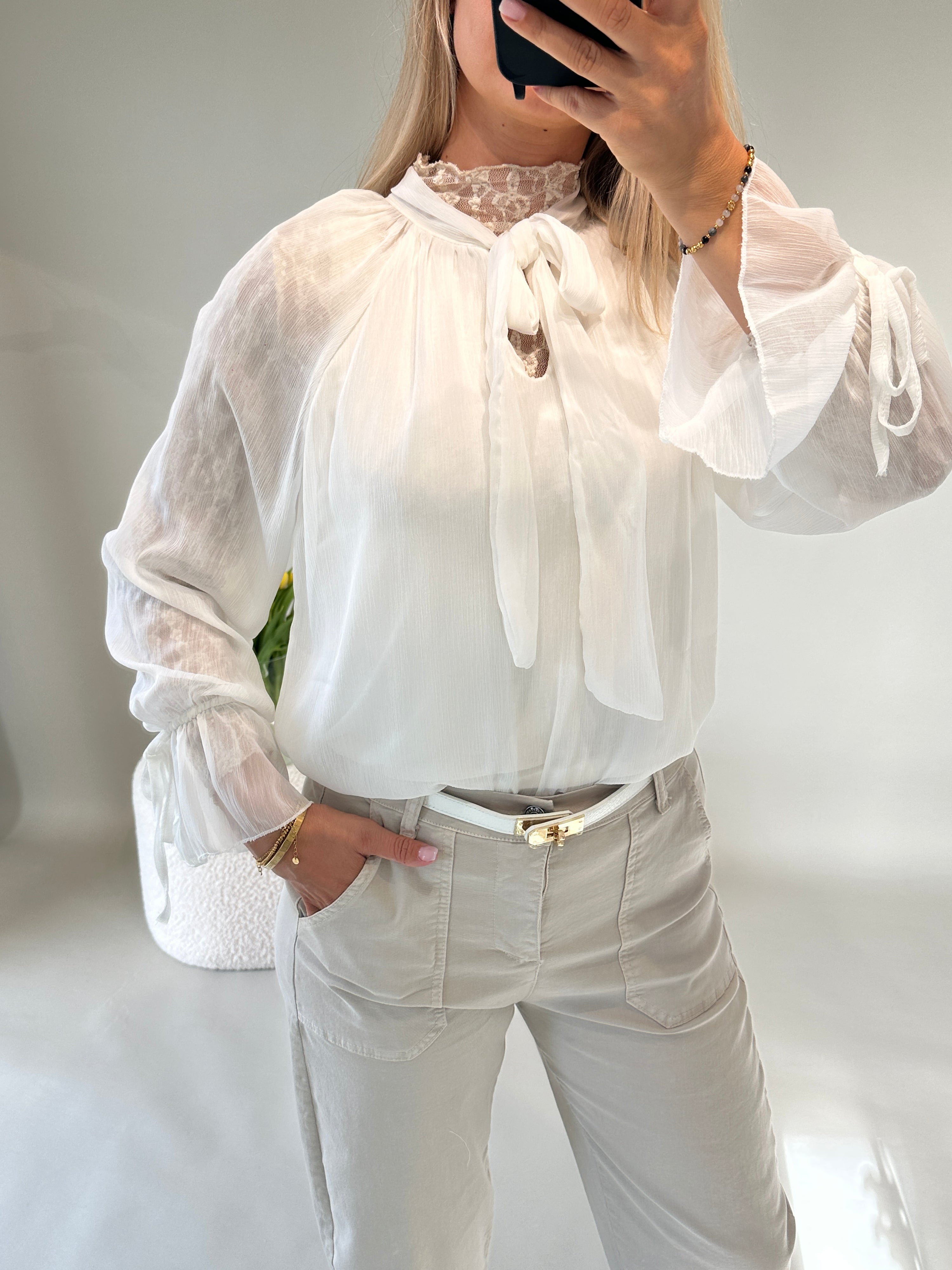 Bluse in Weiß vorne zum Binden