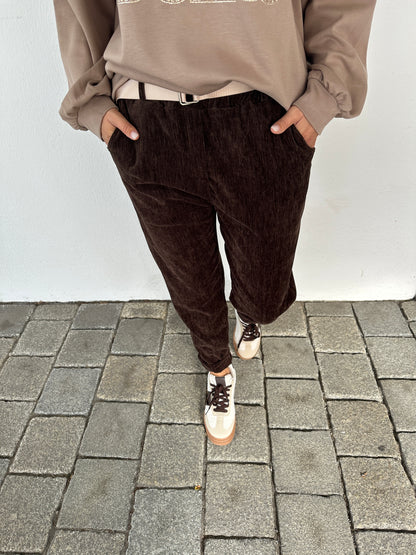 Hose in Schokobraun in Samtoptik