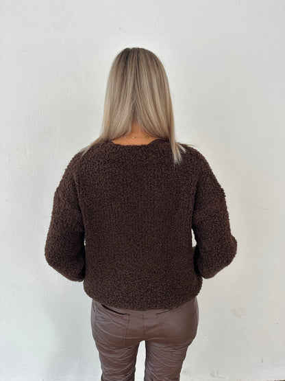 Pullover in Schokobraun mit Leo-Kirschen