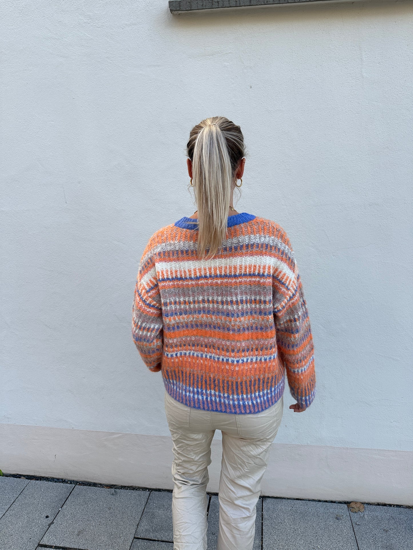 pullover in orange