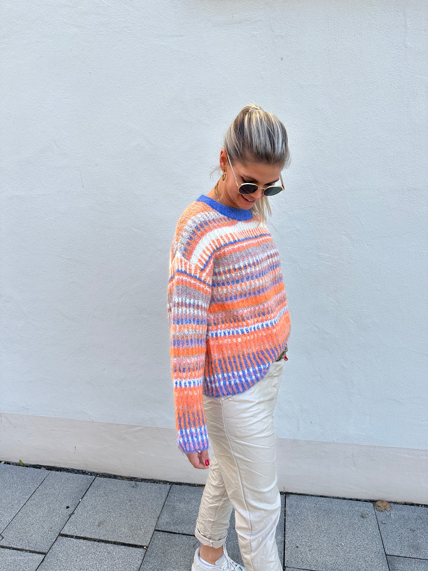 pullover in orange