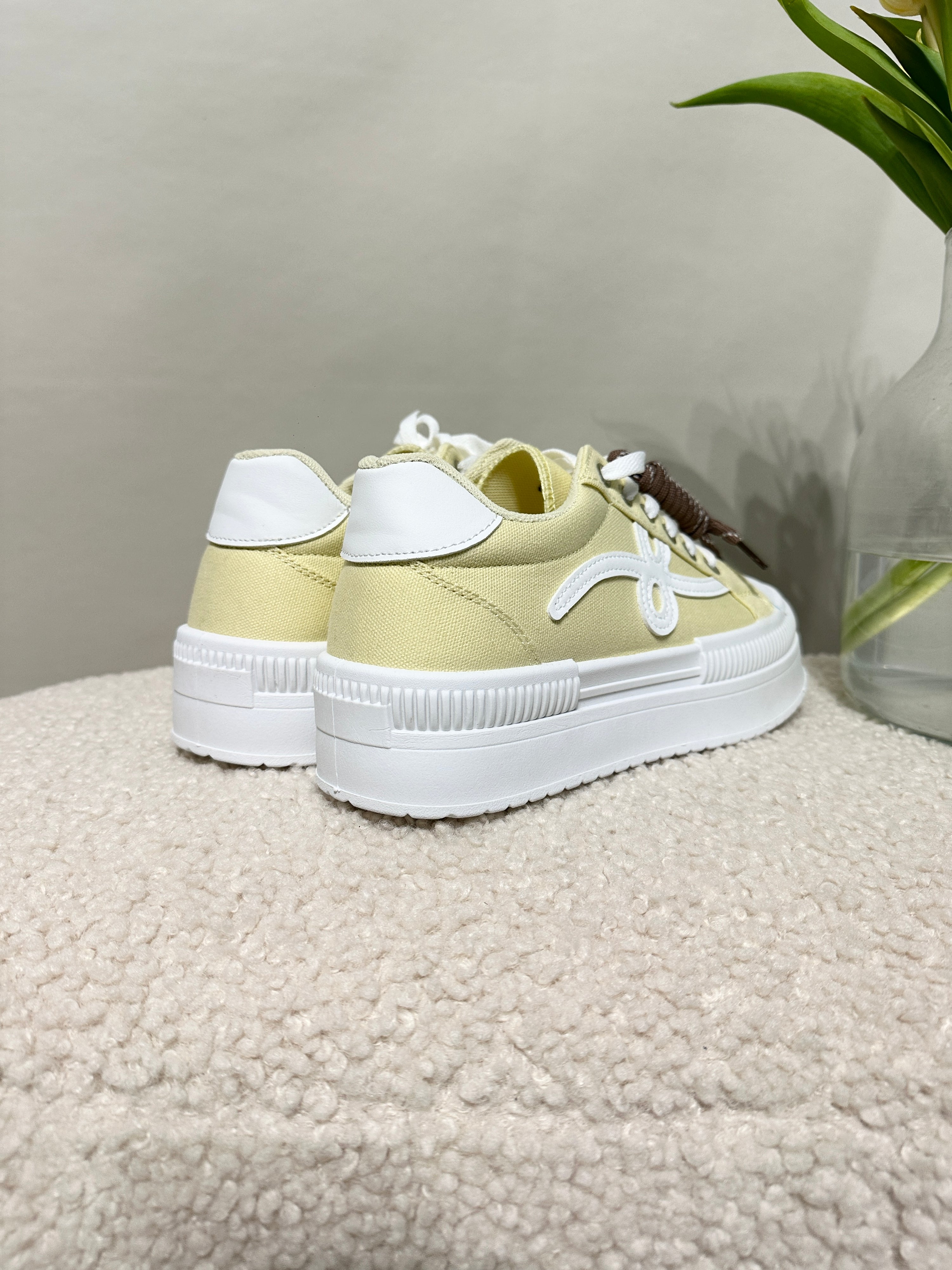 Sneaker in Zitronengelb/Weiß