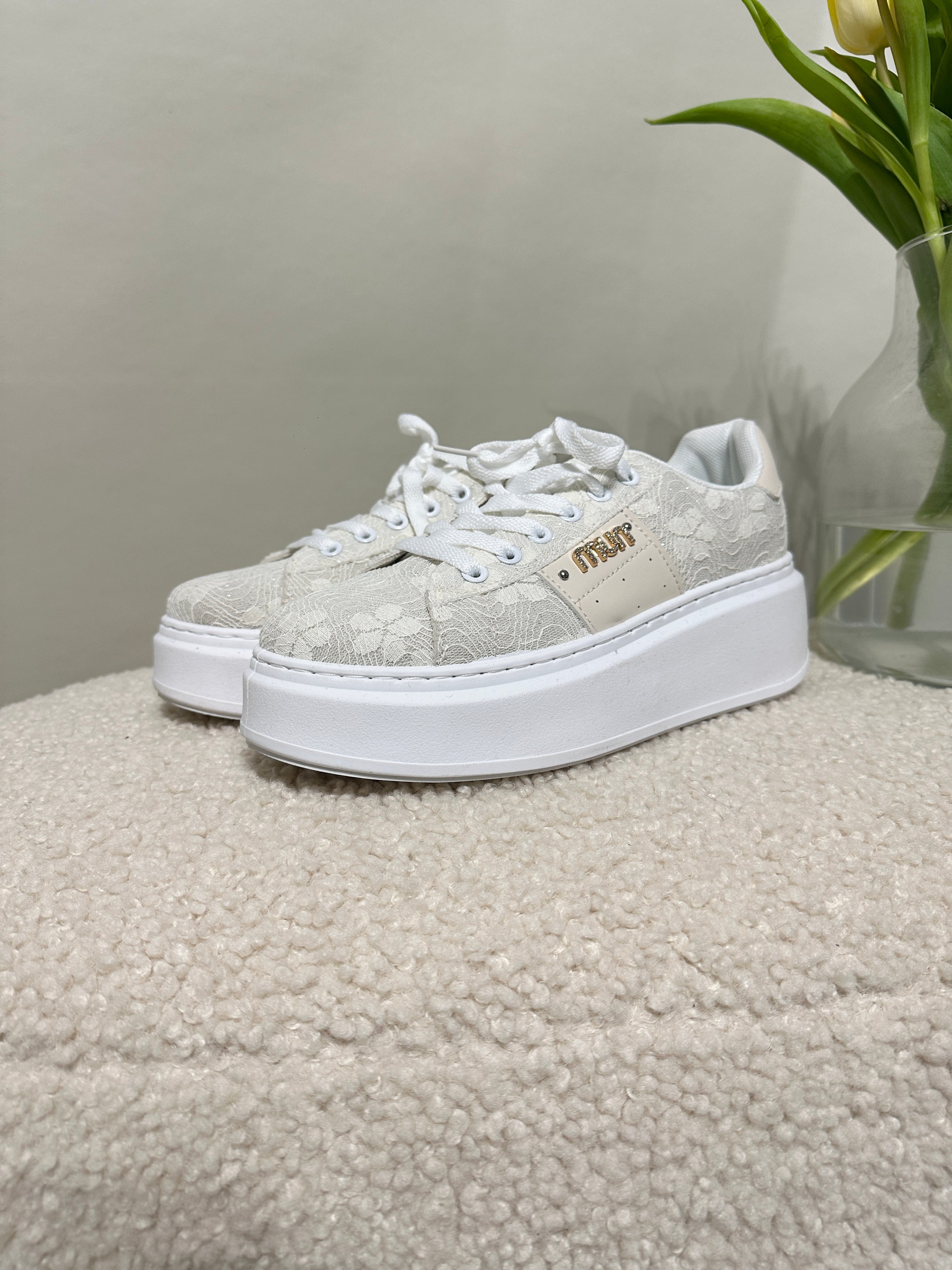 Sneaker in Beige mit Glitzer/Spitze