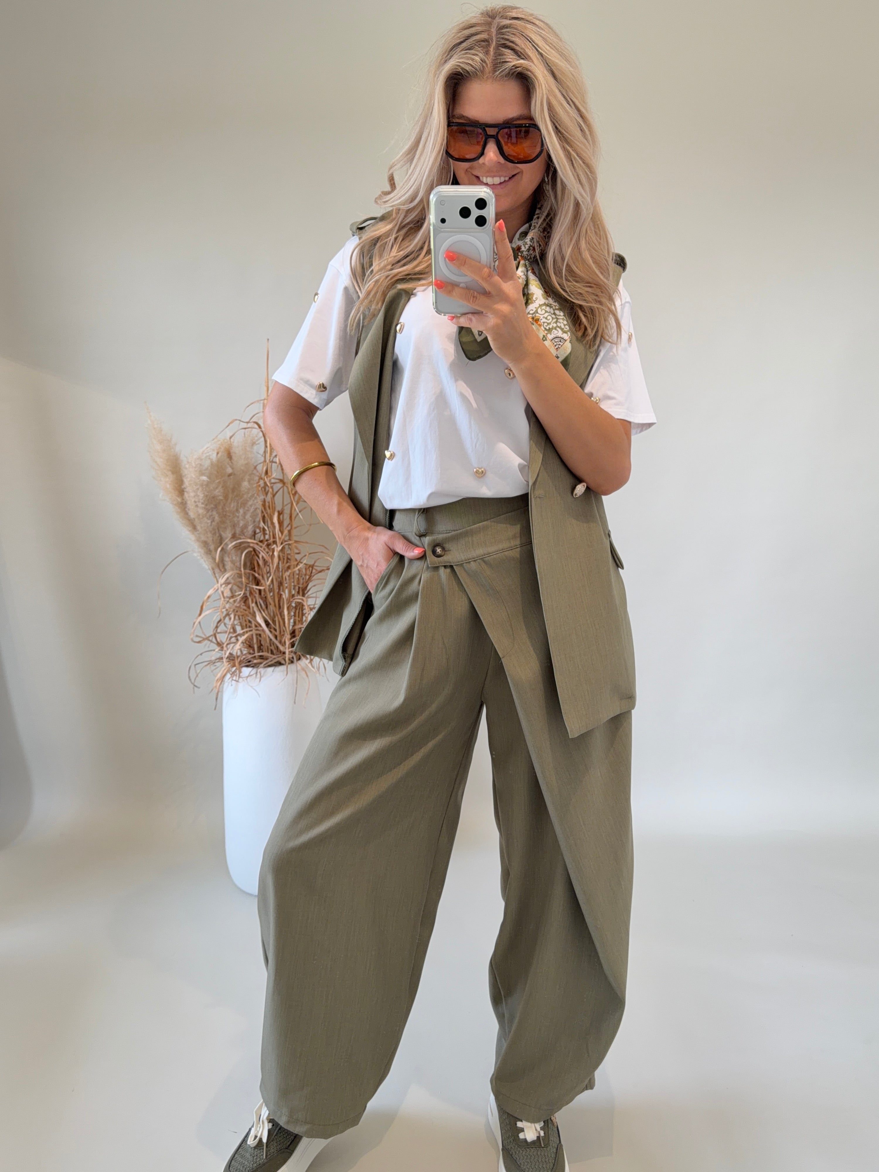 Hose in Olivgrün ( Bund schief )