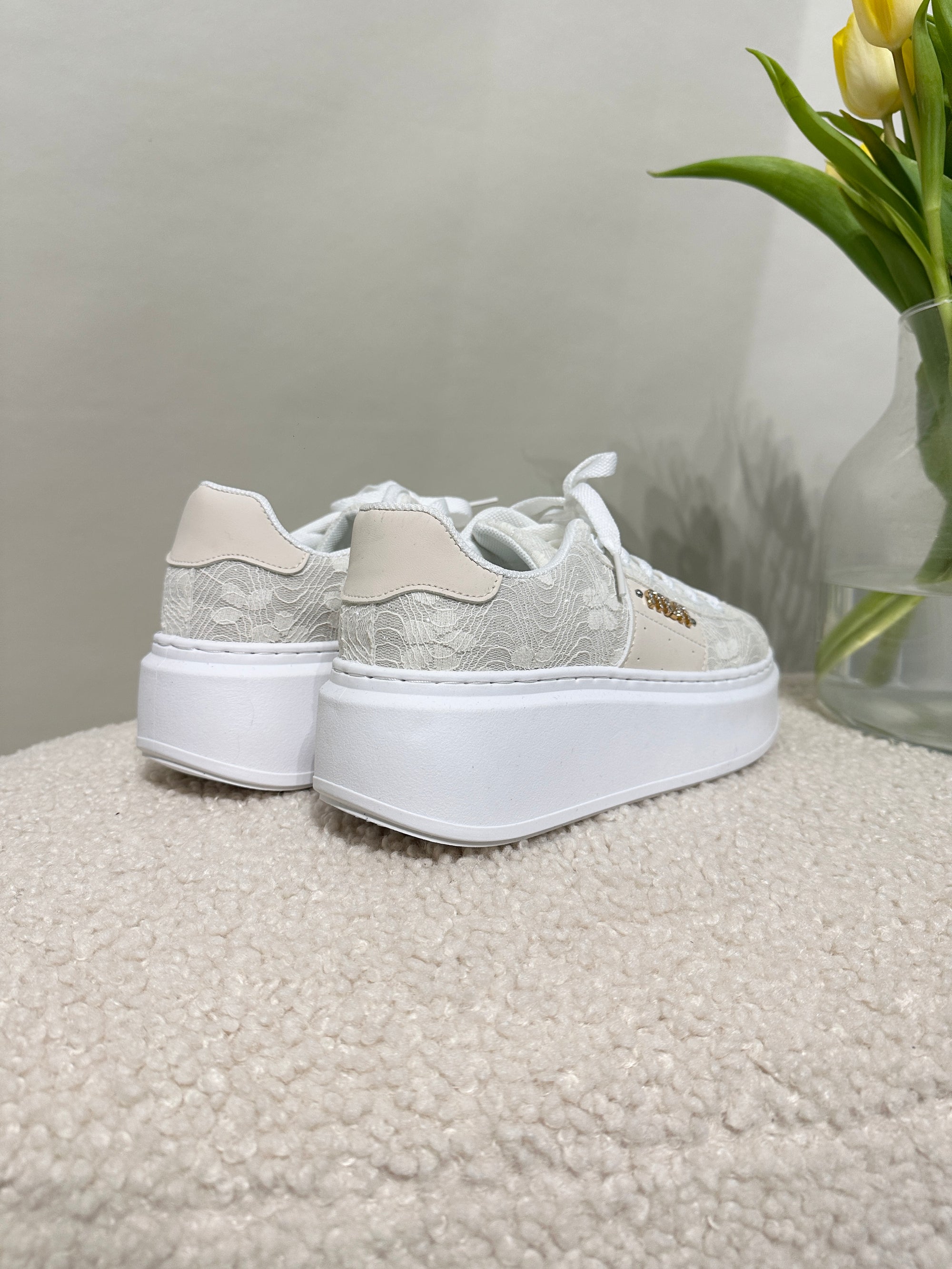 Sneaker in Beige mit Glitzer/Spitze