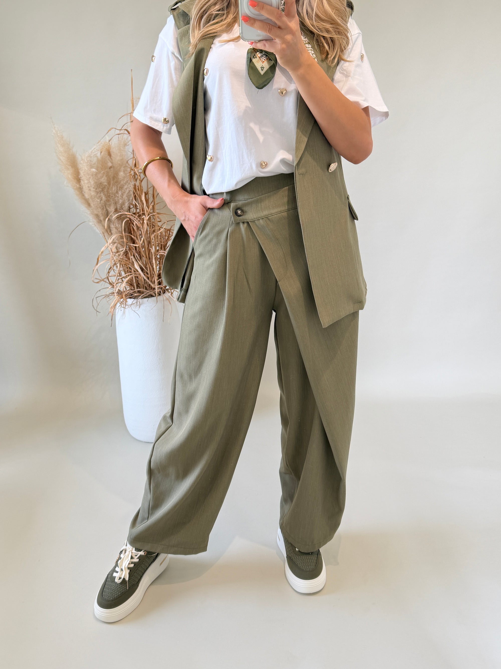 Hose in Olivgrün ( Bund schief )