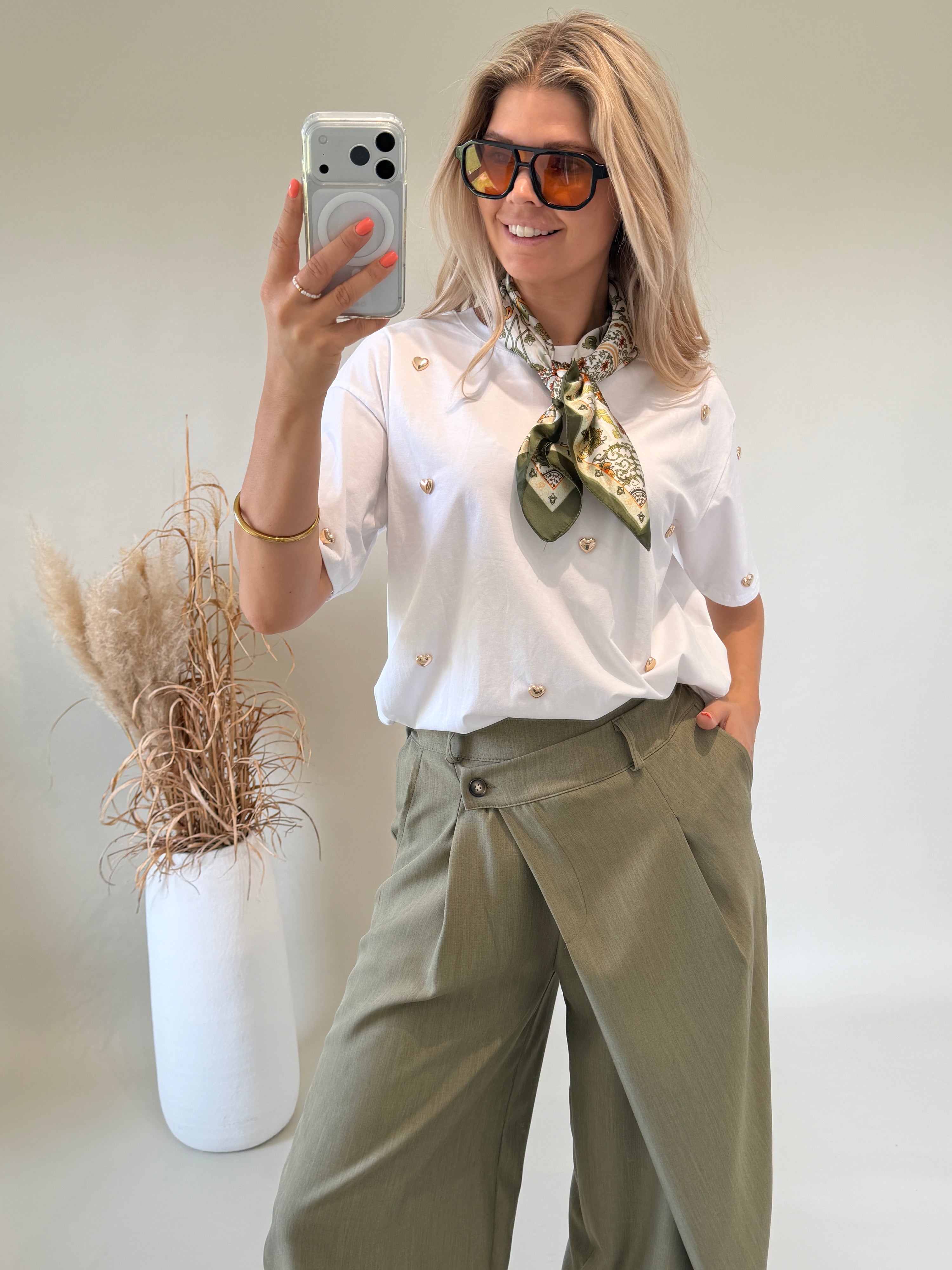 Tuch in Olivgrün  gemustert