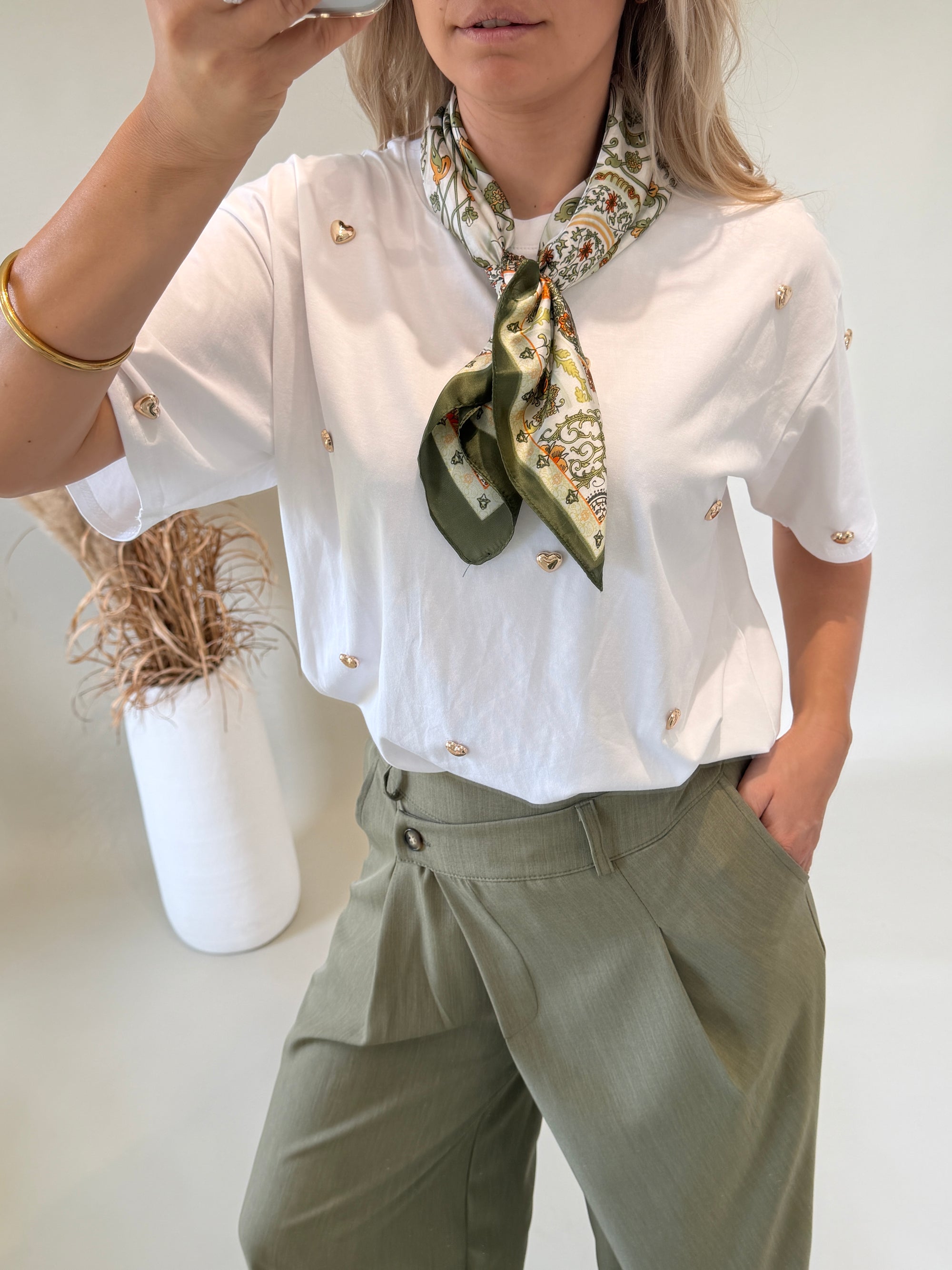 Tuch in Olivgrün  gemustert