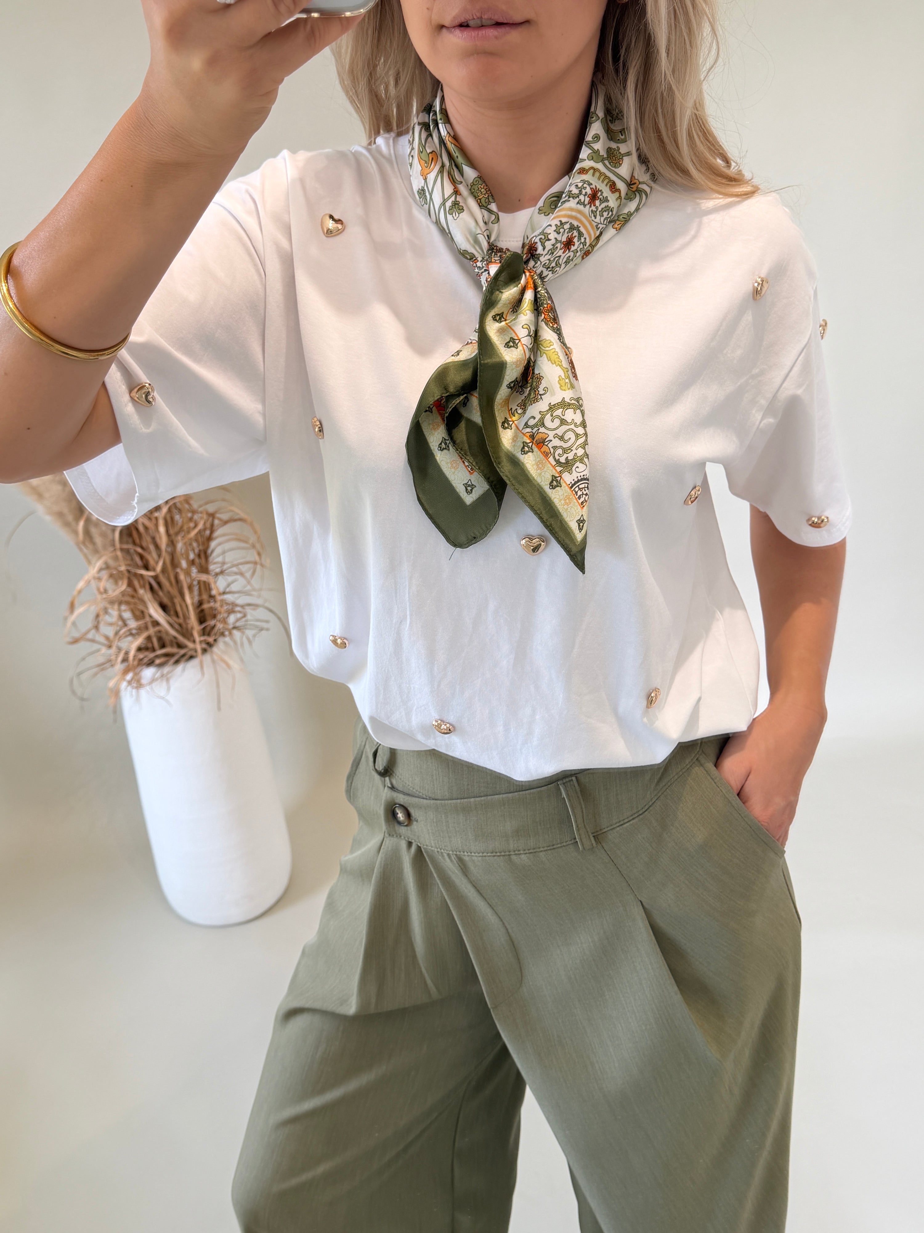 Tuch in Olivgrün  gemustert