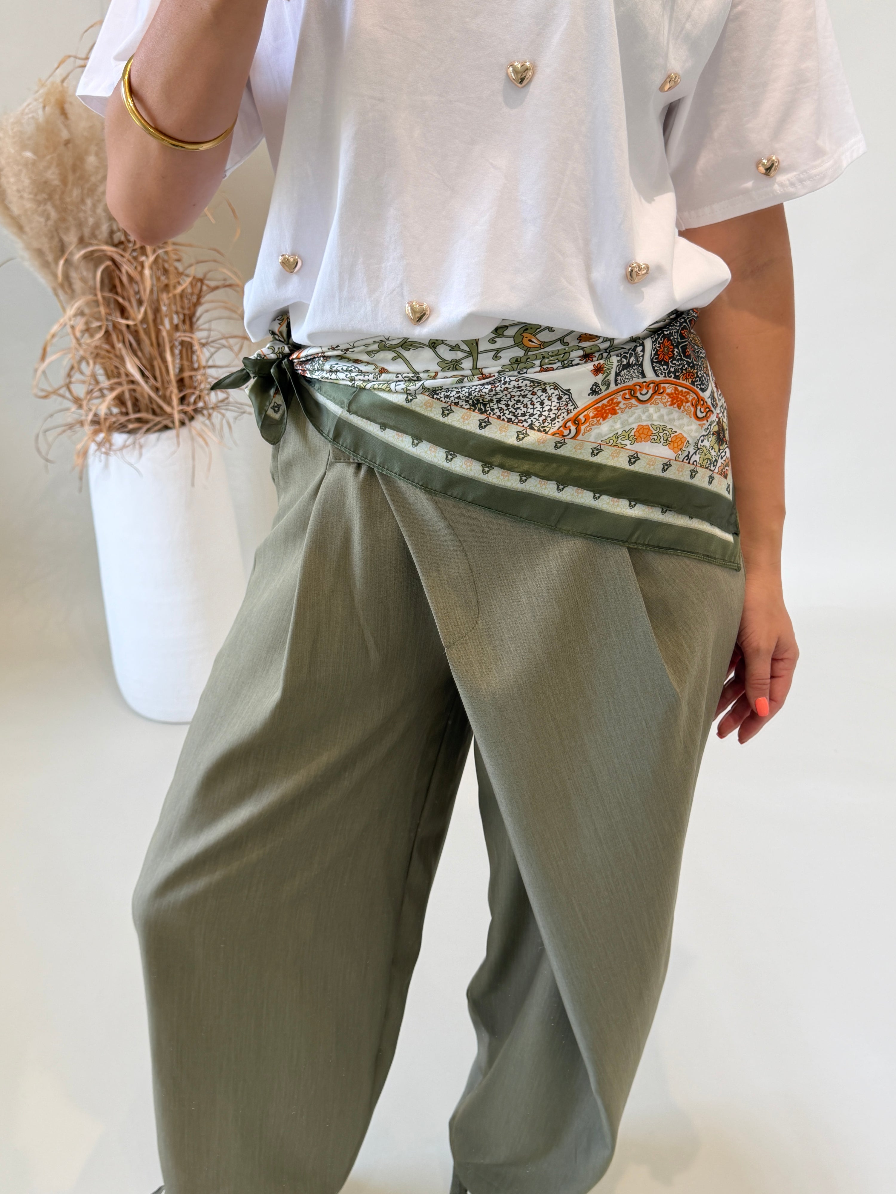 Tuch in Olivgrün  gemustert