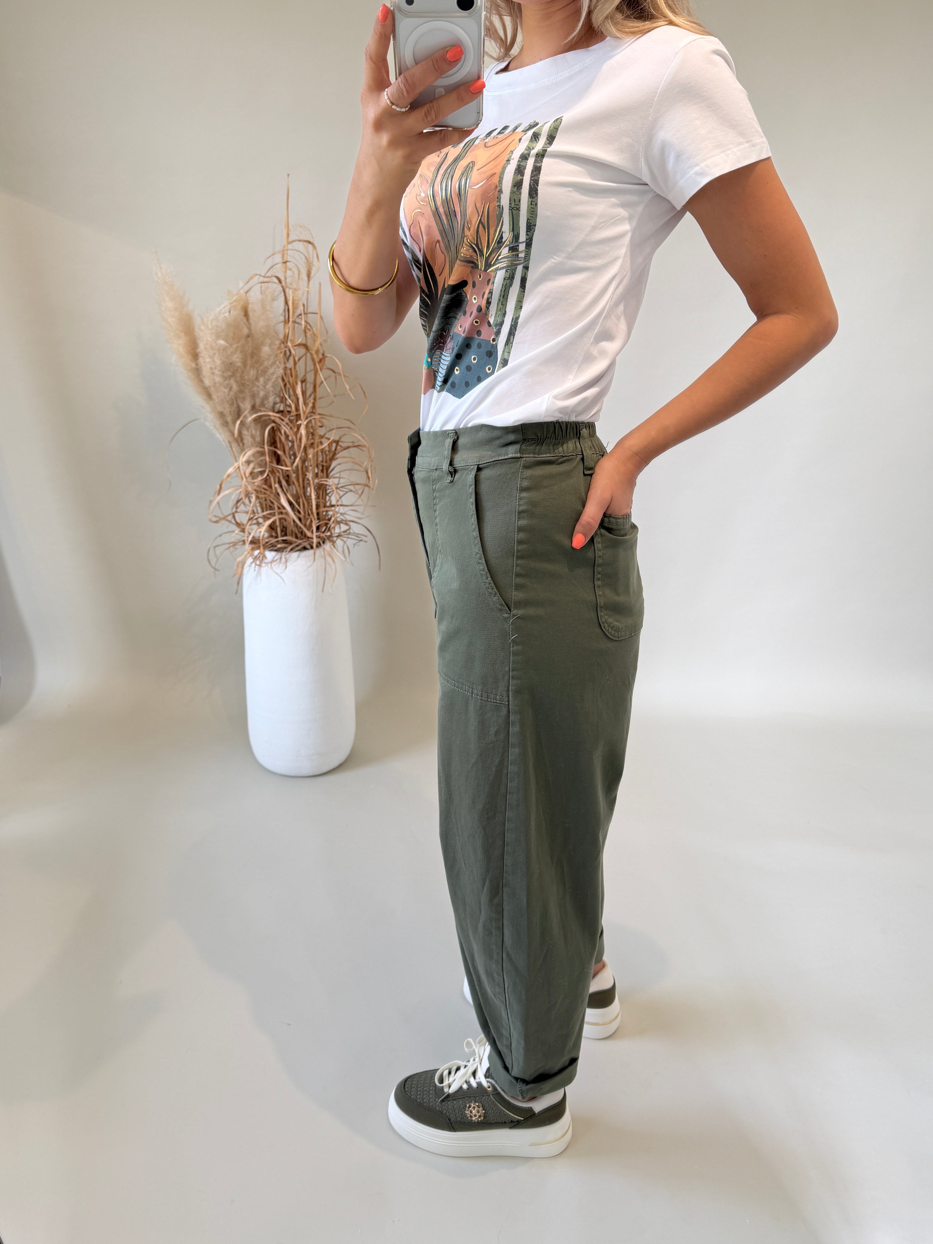 Hose  ( Ballon ) in Olivgrün mit großen Taschen hinten & vorne