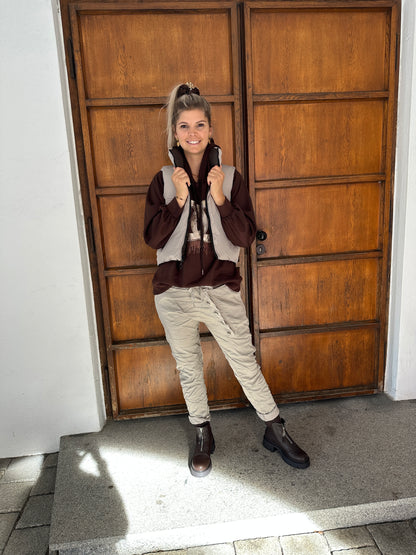 Pullover in Schokobraun mit Kapuze und goldenen Glitzeraufdruck