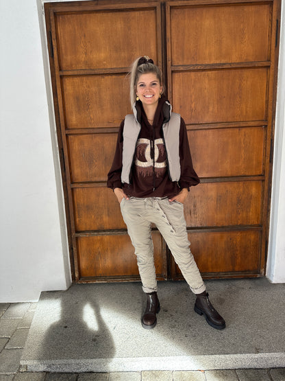 Pullover in Schokobraun mit Kapuze und goldenen Glitzeraufdruck