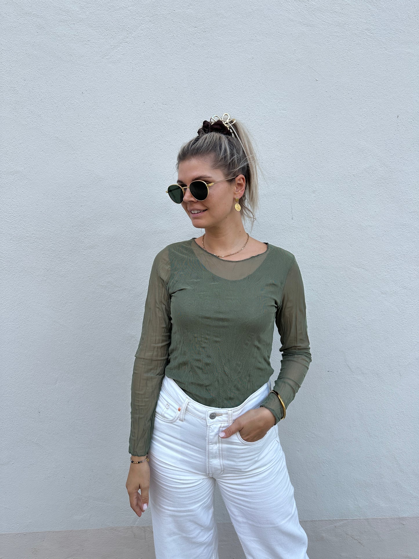 netzshirt in olivgrün