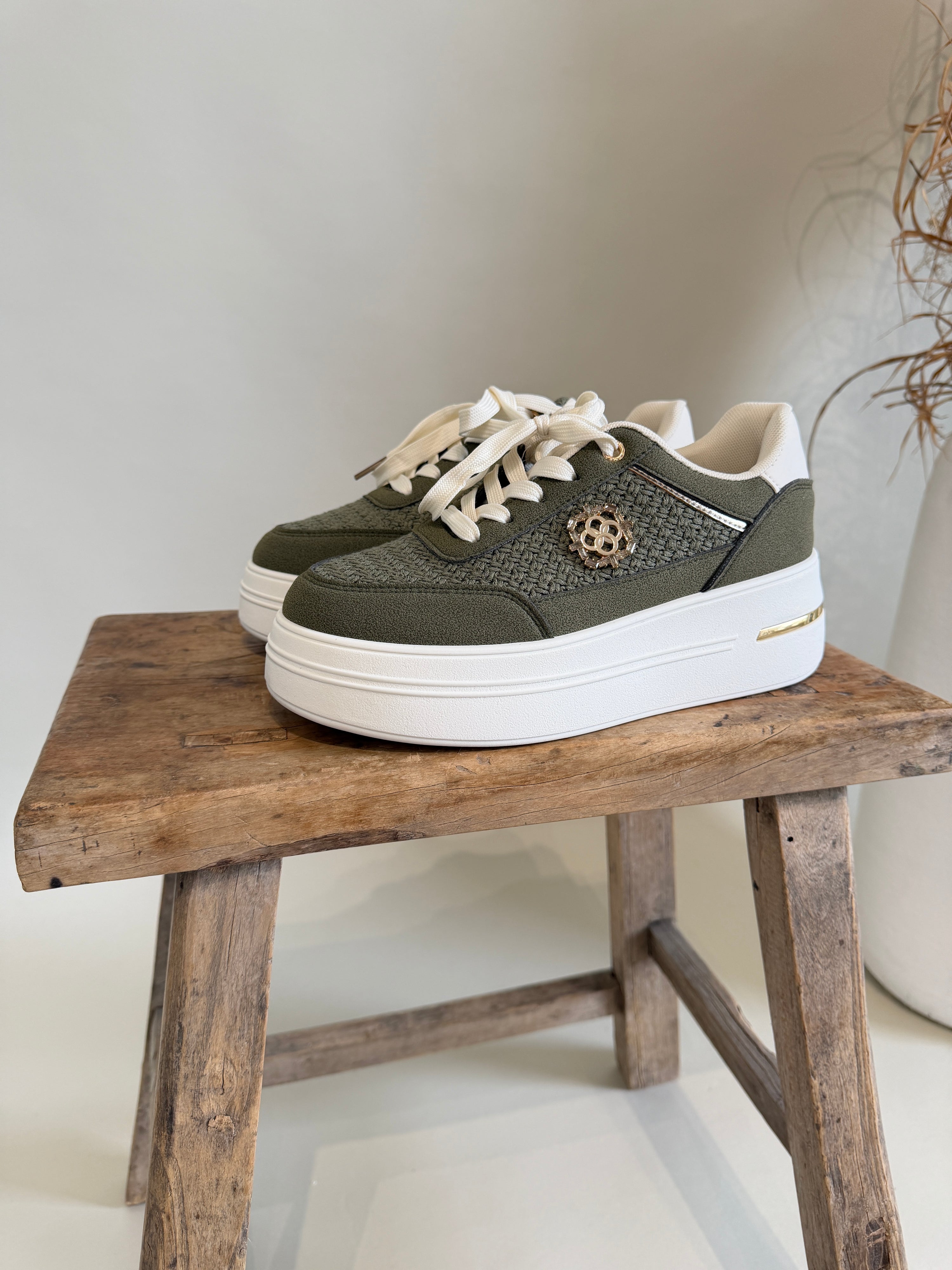 Sneaker in Olivgrün