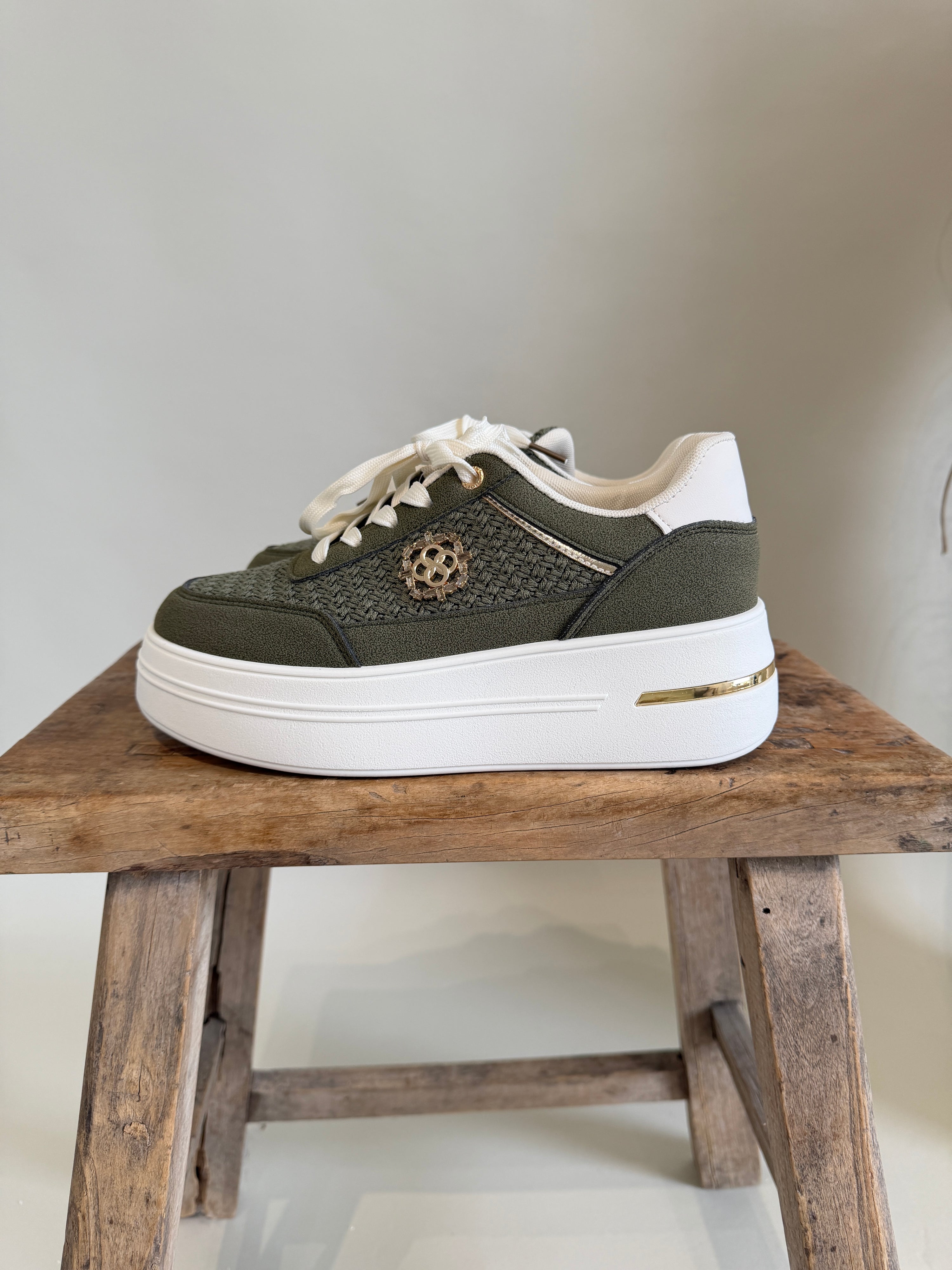 Sneaker in Olivgrün