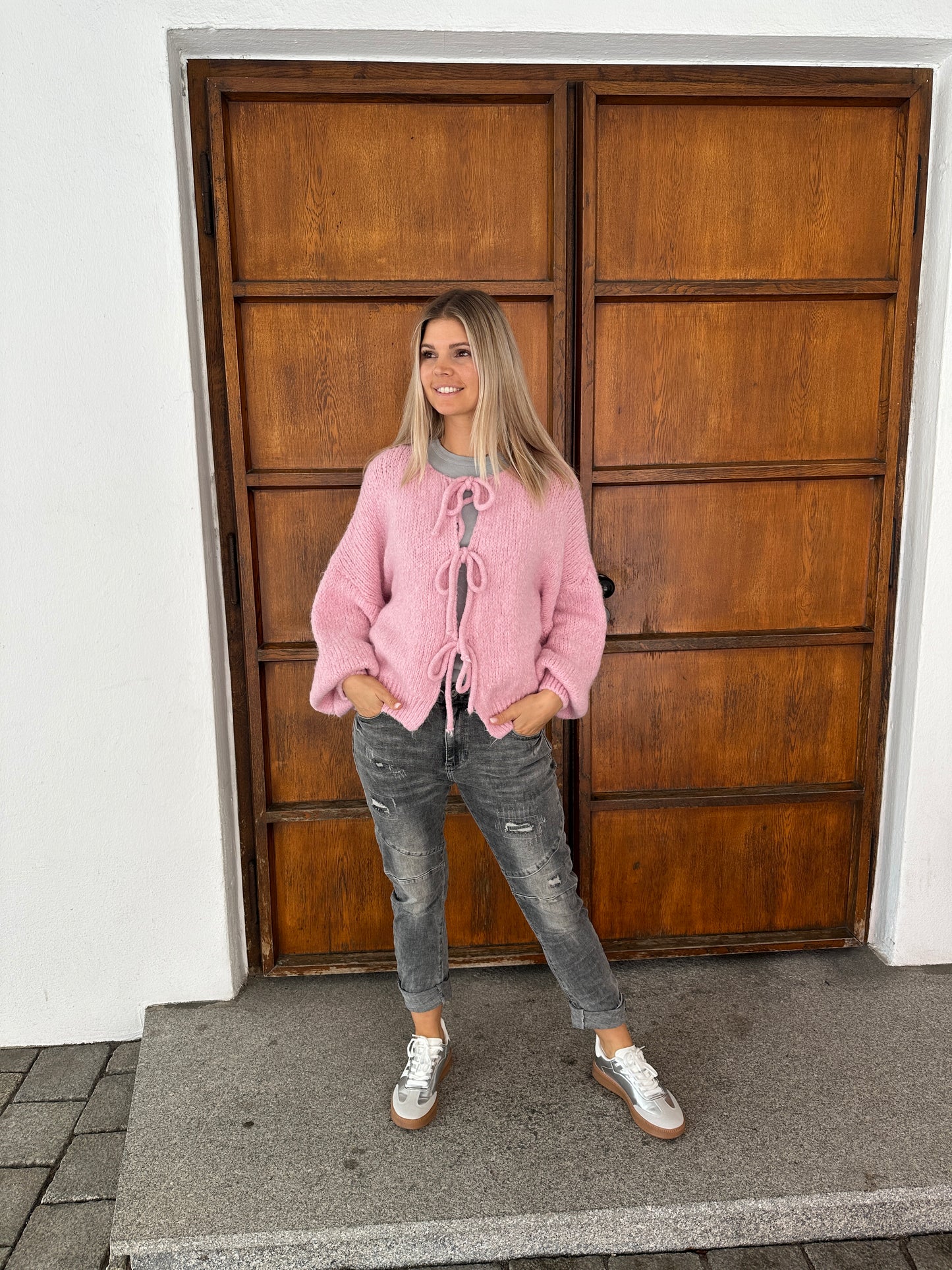 strickjacke in rosa zum binden vorne