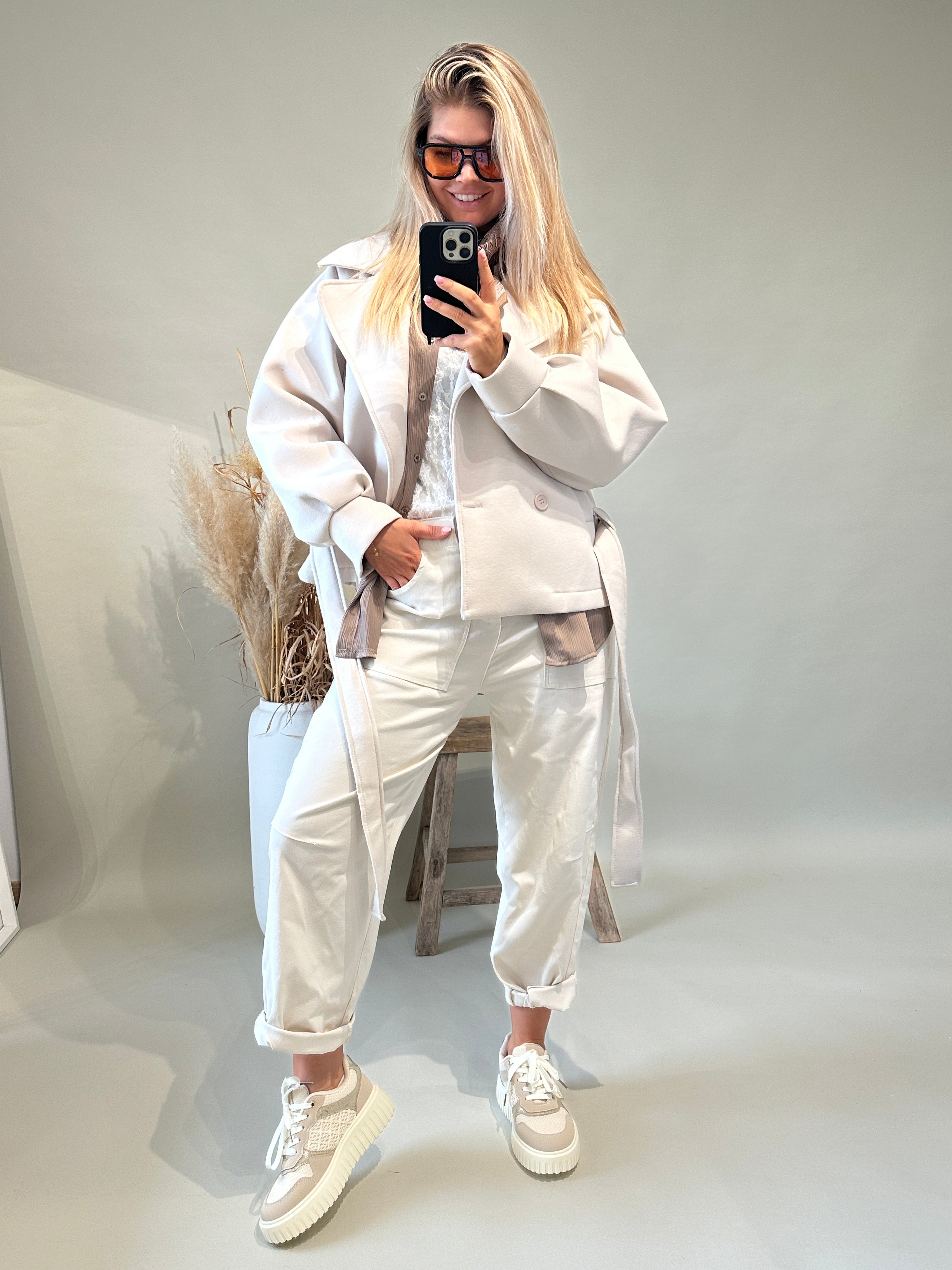 Jacke in Hellbeige mit Gürtel