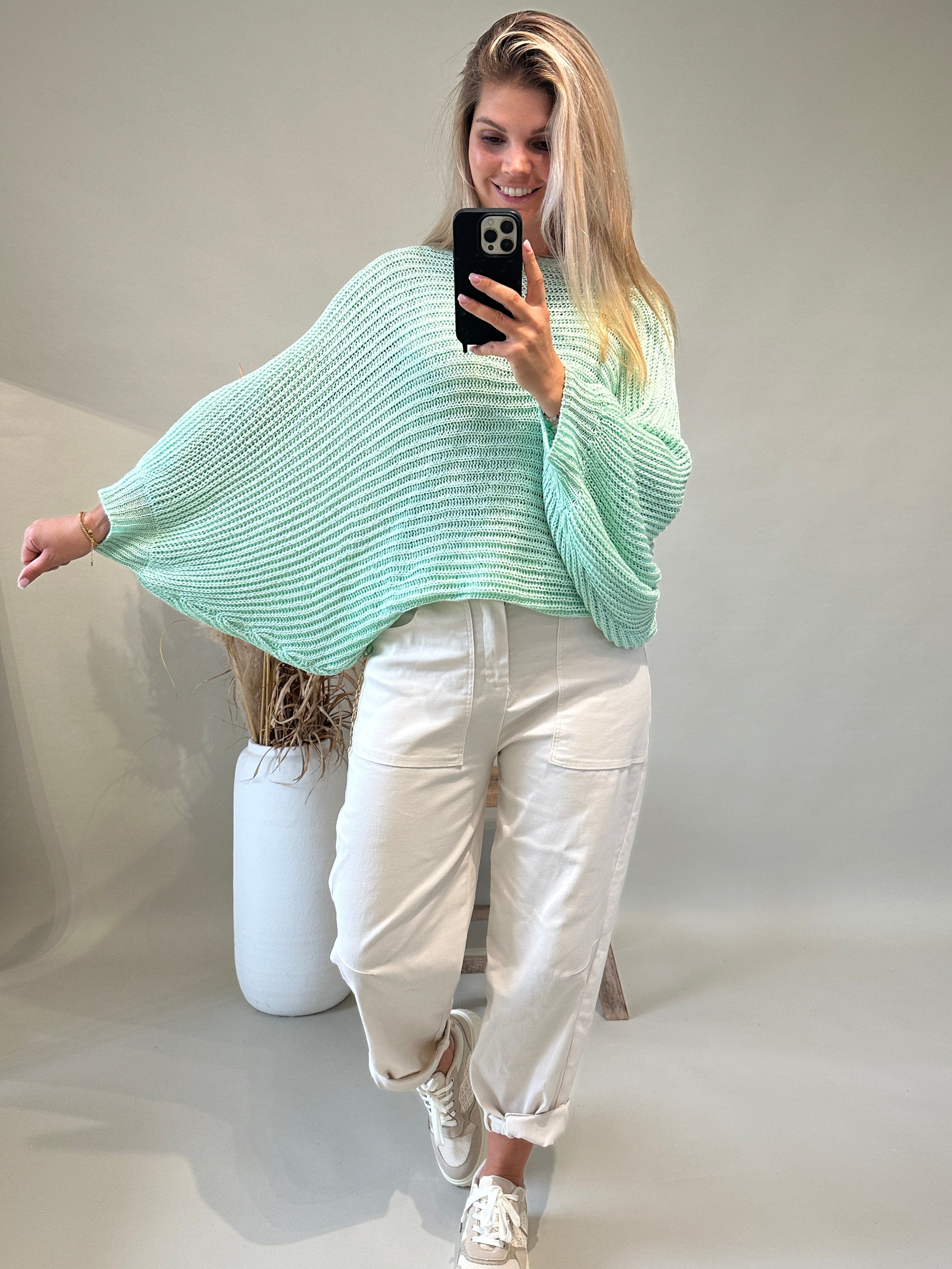 Lochpullover in Mintgrün