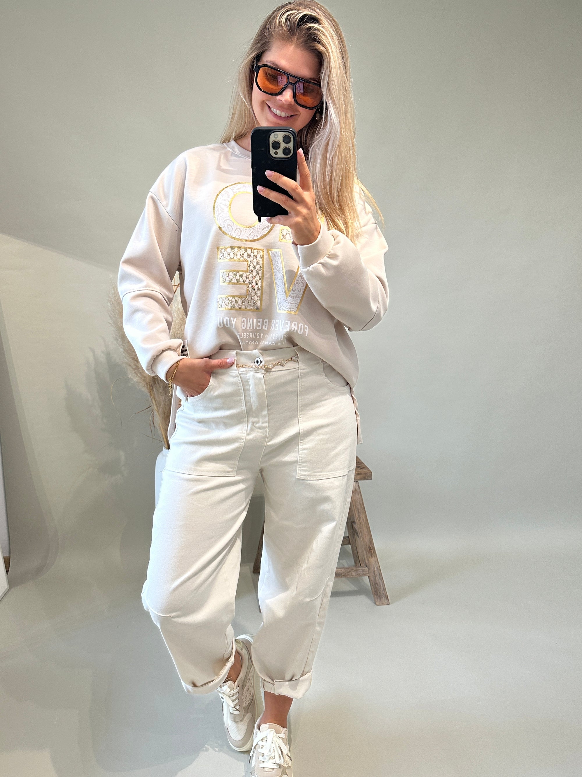 Sweatshirt in Beige mit Aufschrift ( LOVE )