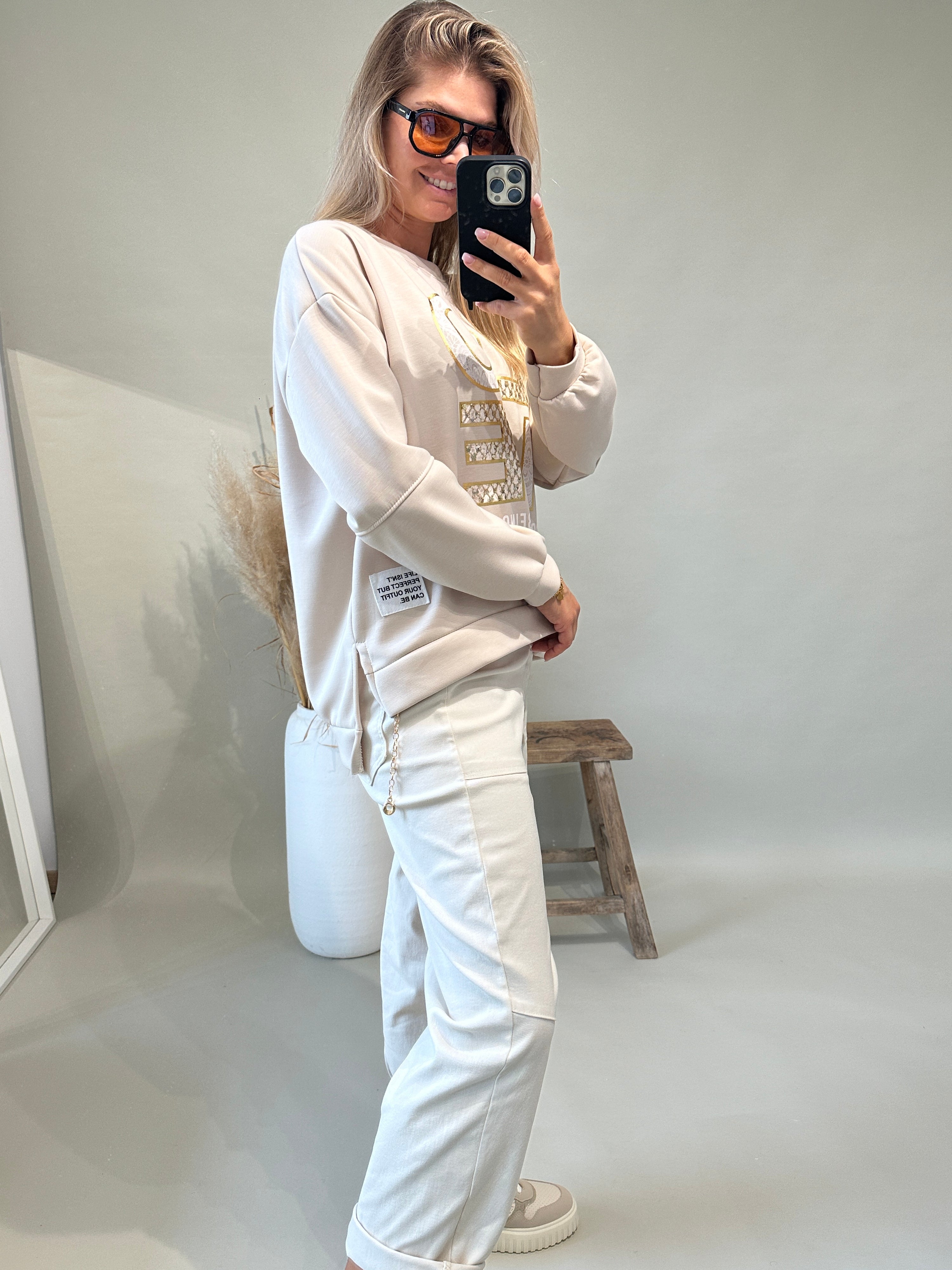 Sweatshirt in Beige mit Aufschrift ( LOVE )
