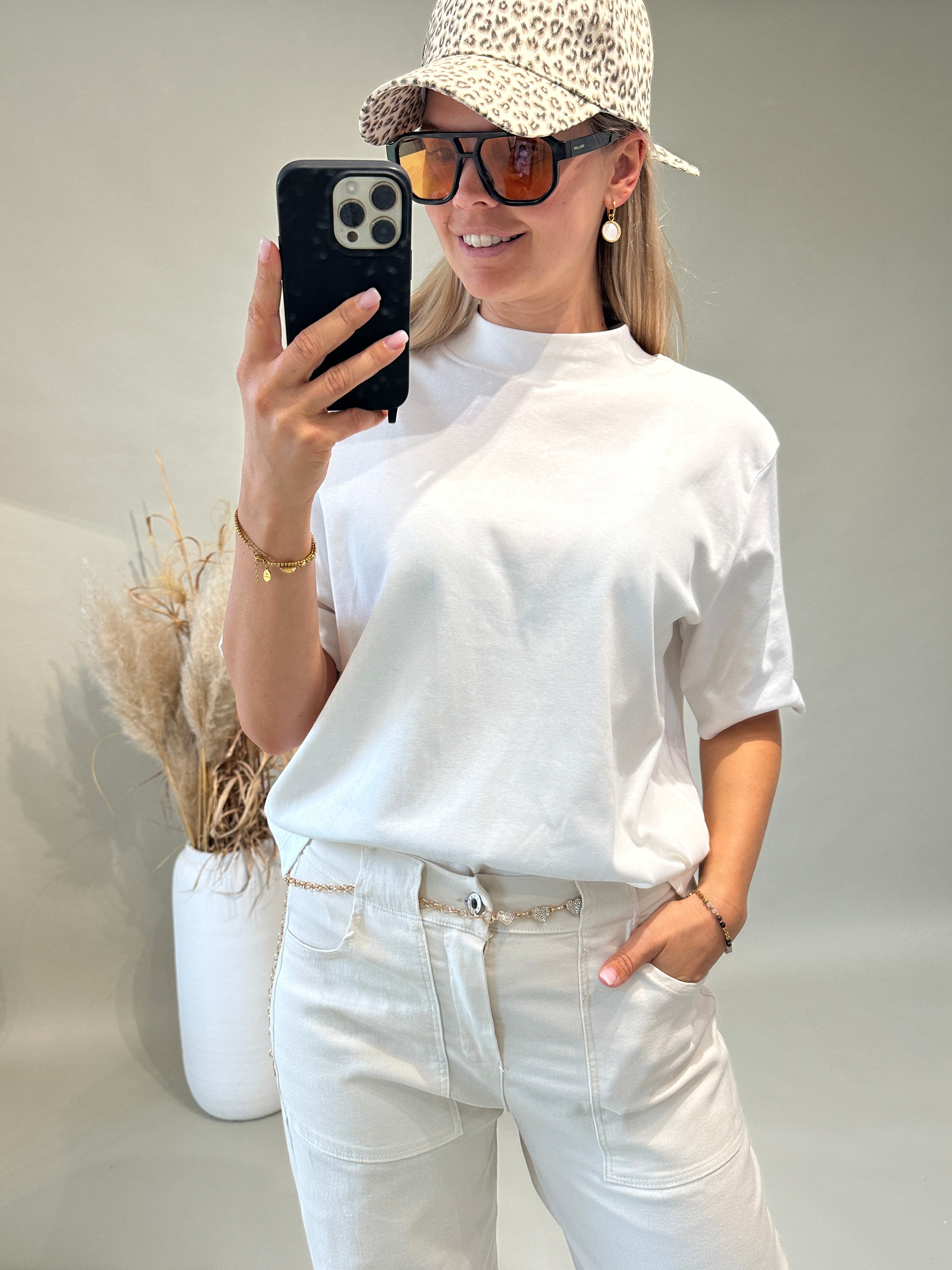 T-Shirt in Weiß mit Stehkragen