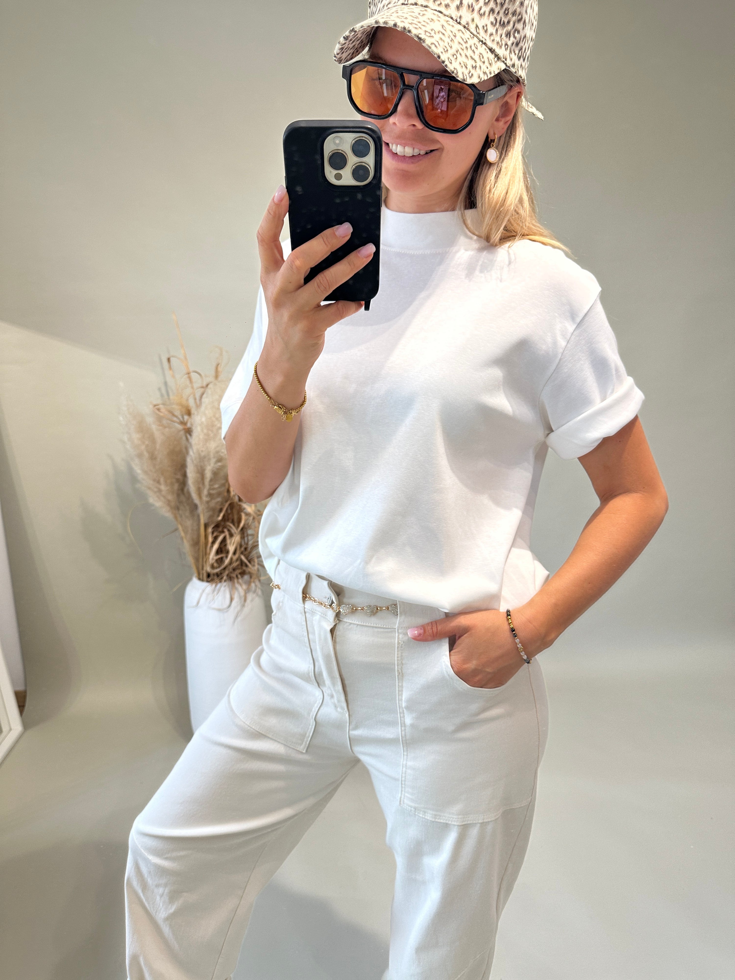 T-Shirt in Weiß mit Stehkragen